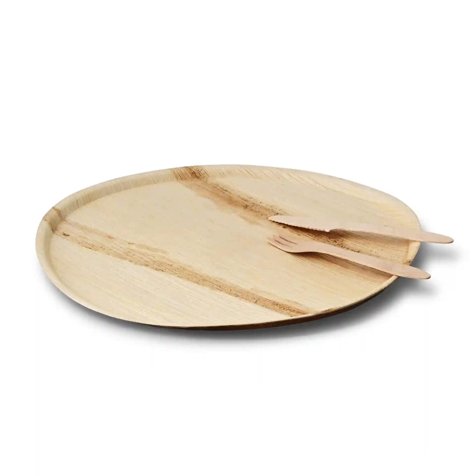 Round palm leaf pizza plate with a diameter of 32 cm, accompanied by two wooden utensils.