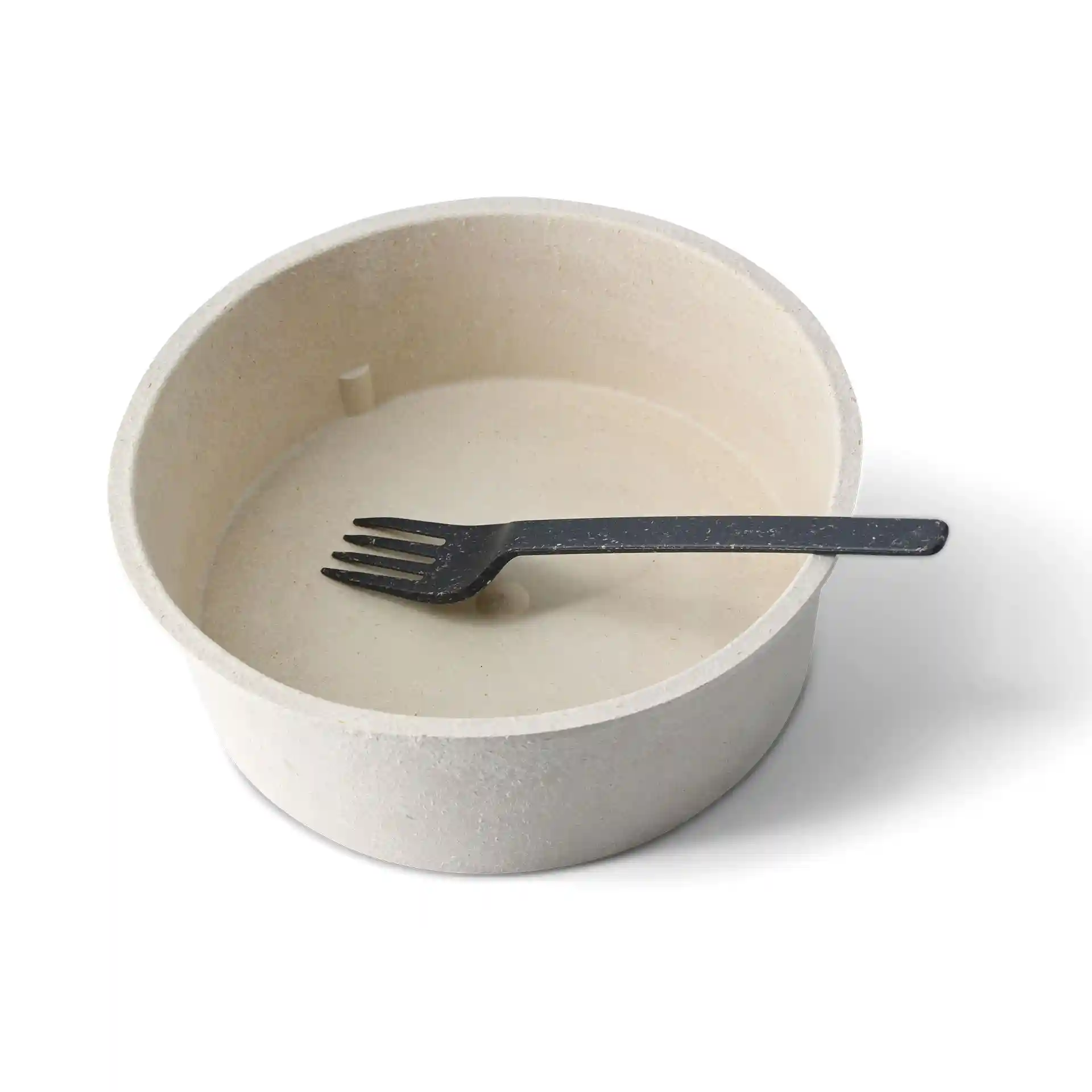 Runde, beige Schüssel mit einer schwarzen wiederverwendbaren Gabel darin.