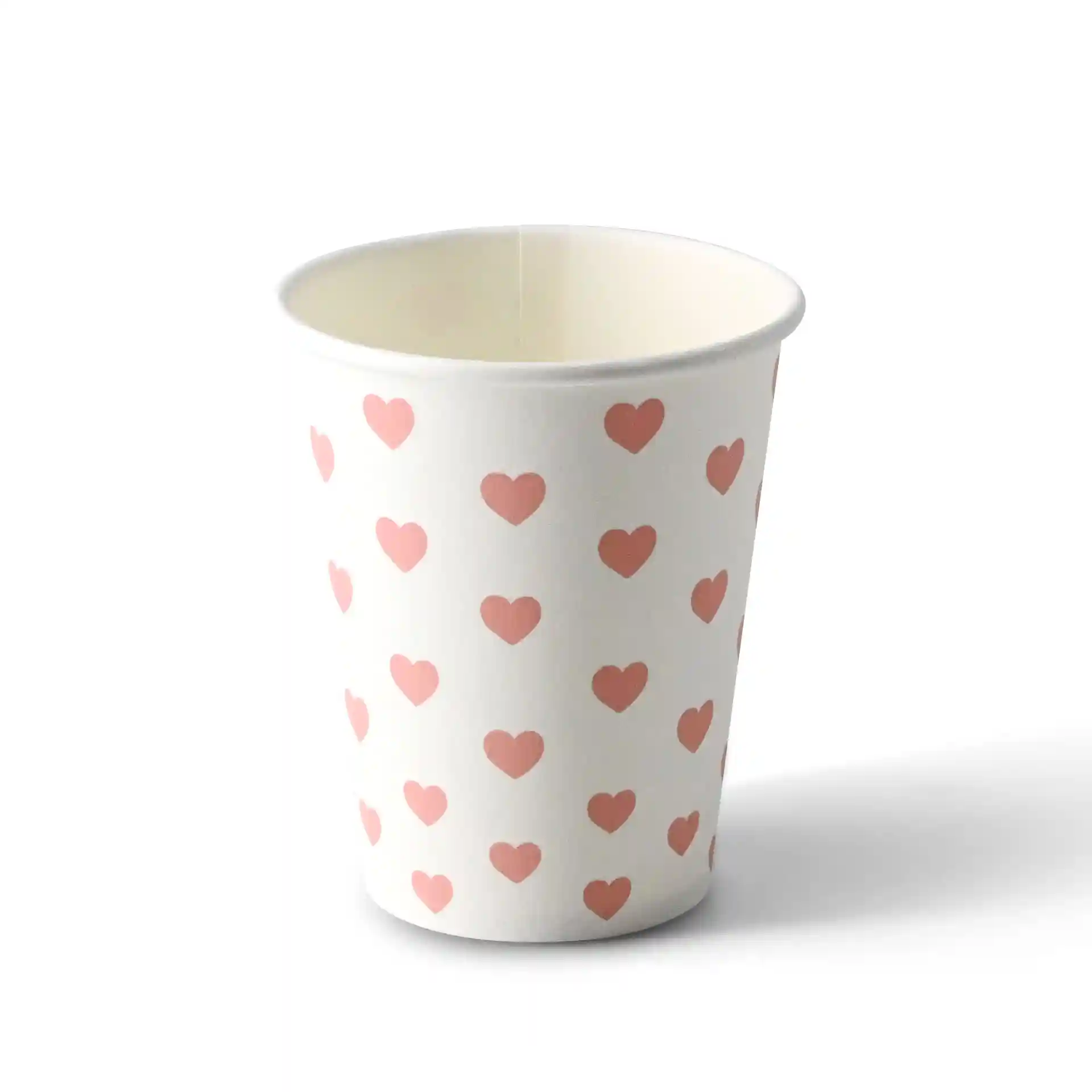 Weißer Becher mit rosa Herzmustern, 8 oz Kapazität, runde Form und beschichtetes Kartonmaterial.