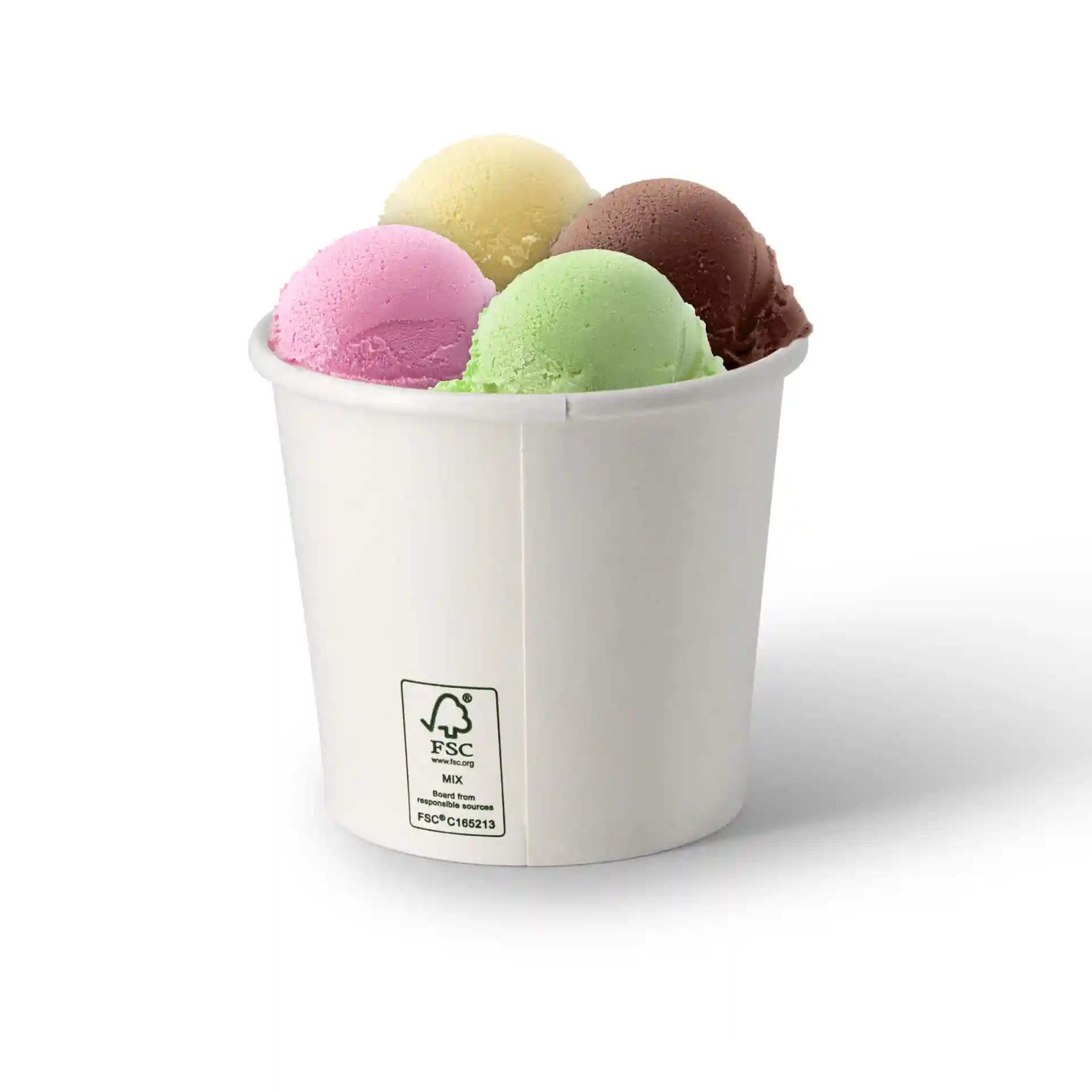 Runder weißer Papiereisbecher gefüllt mit vier Kugeln Eis in pink, gelb, grün und braun.
