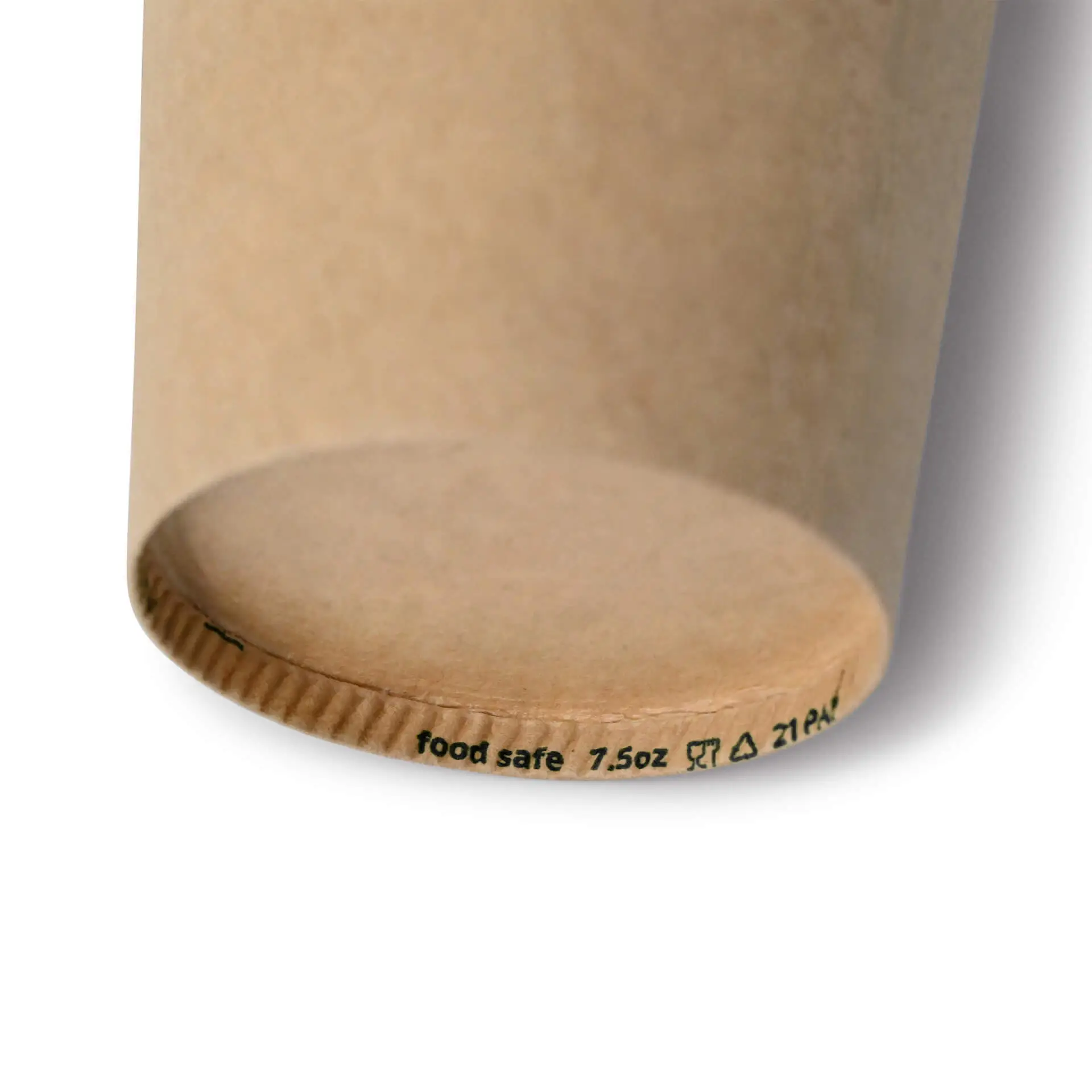 Brauner Pappbecher mit PE-Beschichtung, 7,5 oz Größe, zeigt die Basisdetails und lebensmittelsichere Kennzeichnungen.