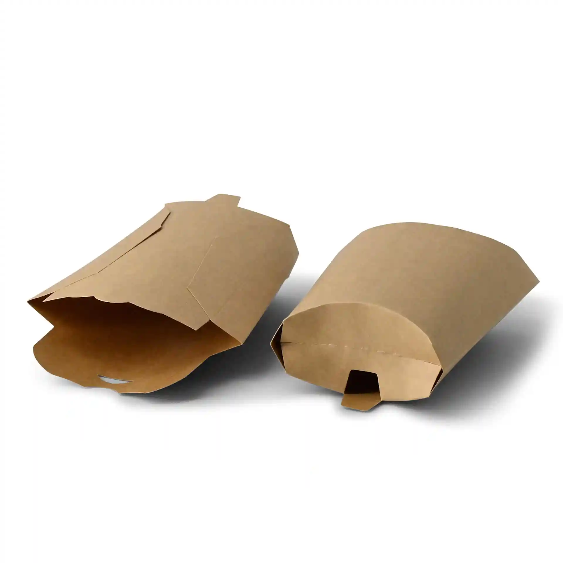 Zwei braune Papp-Chip-Schaufeln, eine teilweise geöffnet, die ihre Form und ihr Design zeigt.