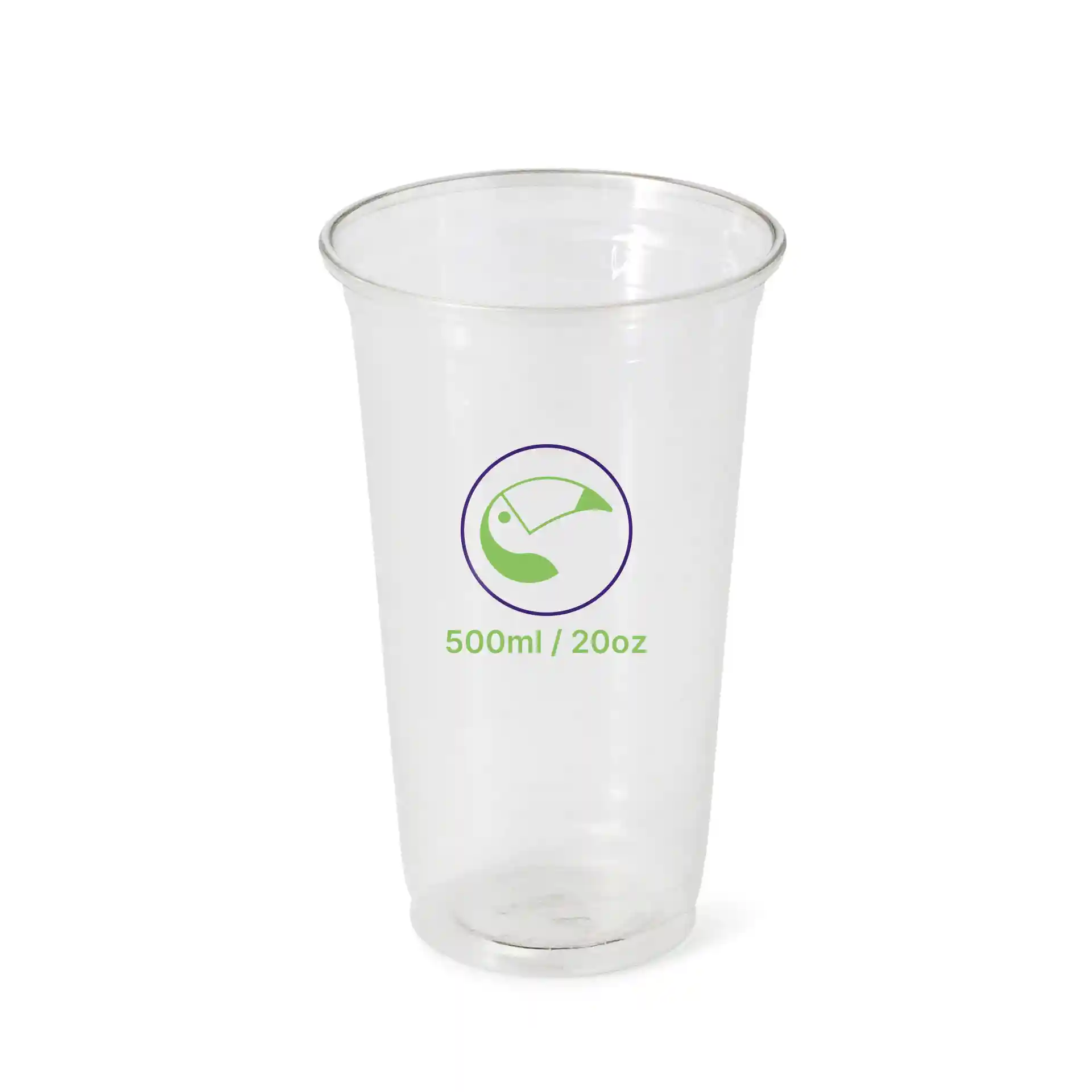Klarer 20 oz rPET-Becher mit einem gedruckten grünen und lila Symbol, das ein Volumen von 500 ml / 20 oz anzeigt.