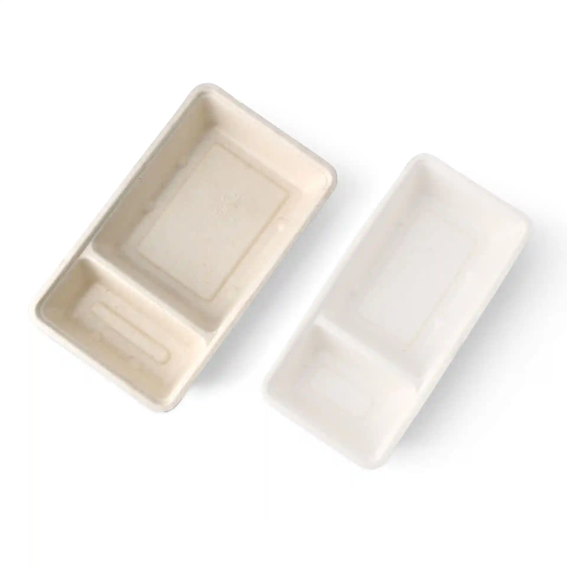 Cremeweiße rechteckige Bagasse-Chip-Schale mit zwei Fächern, 12 x 20 cm groß.