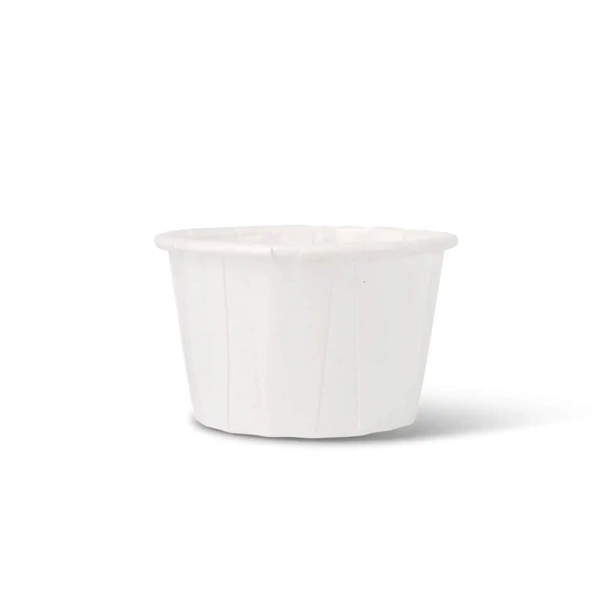 Weißer Becher mit einer Höhe von 30 mm und einem oberen Durchmesser von 52 mm, fasst 45 ml.