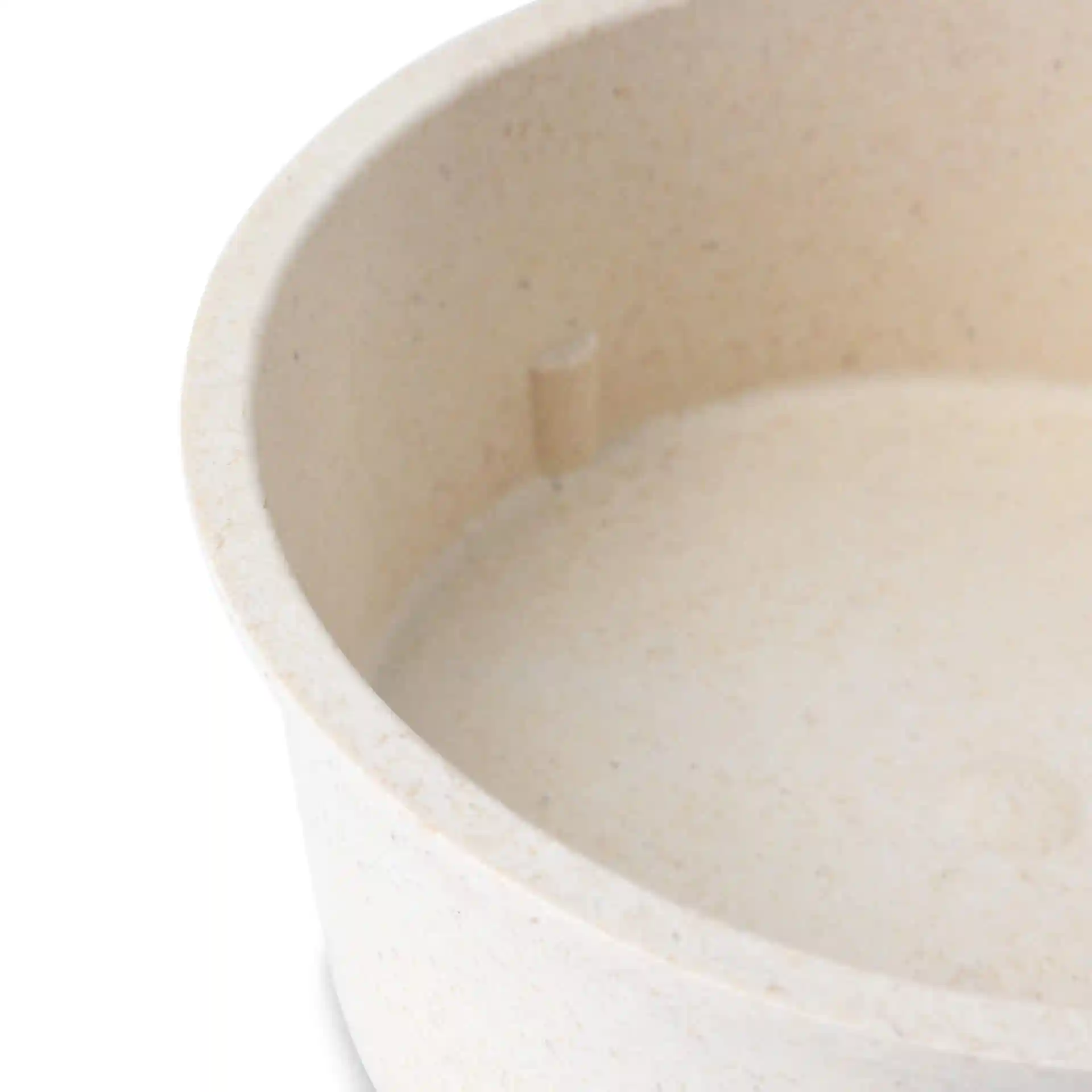 Runde wiederverwendbare Schüssel in cremeweiß, 650 ml Fassungsvermögen, mit glattem Innenraum und kleiner Kerbe innen.