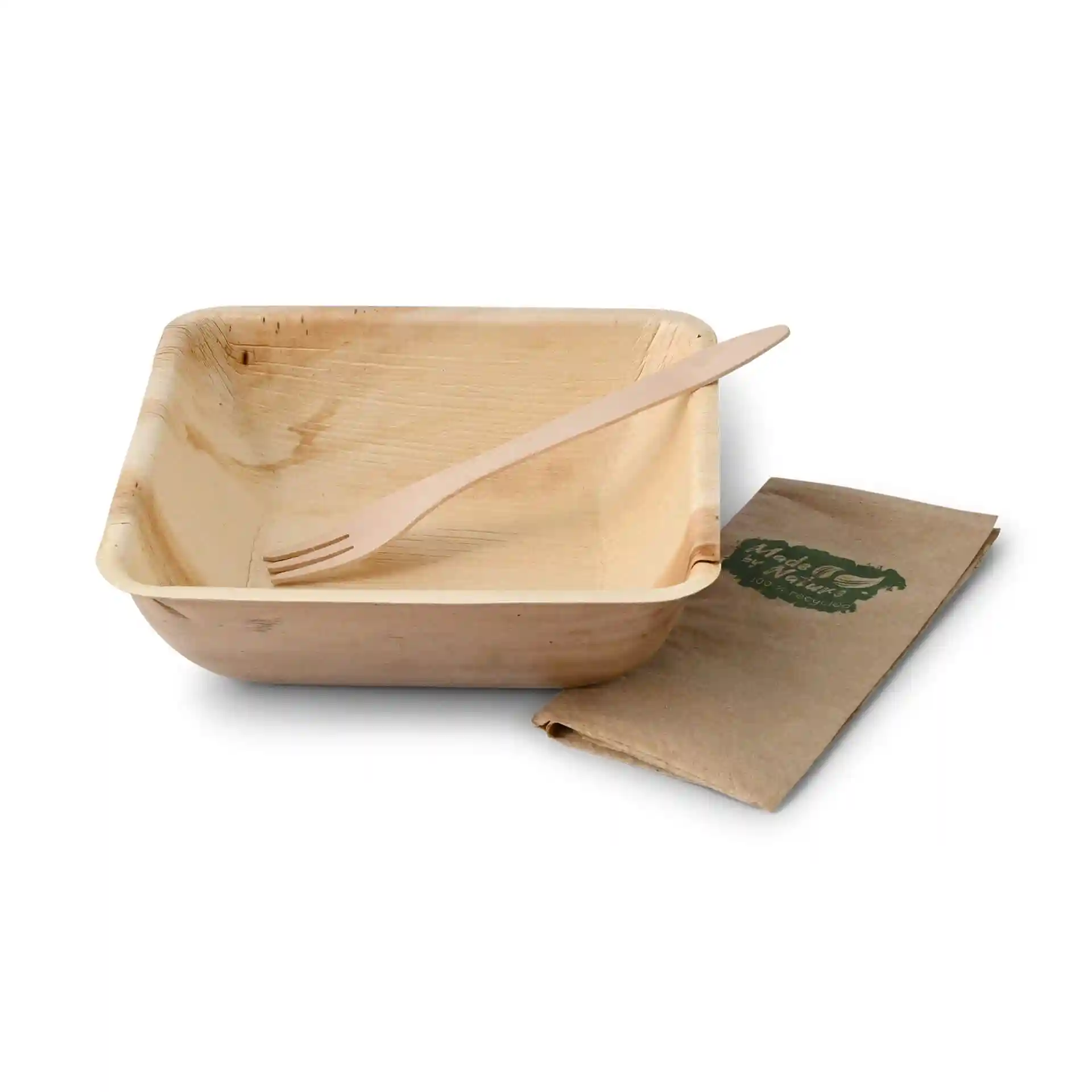 Quadratische Palmblatt-Schüssel mit einer Holzgabel und einer gefalteten braunen Serviette daneben.