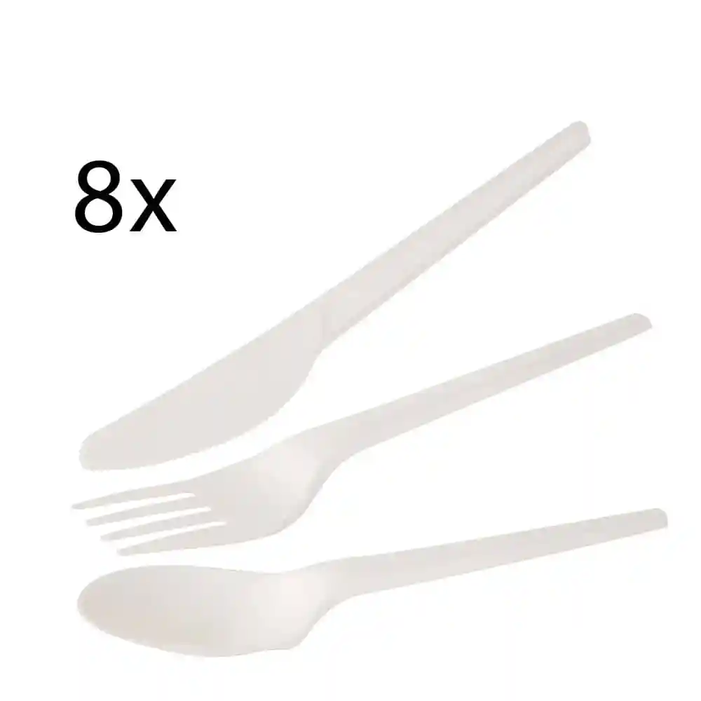 Set aus acht weißen Plastikbestecken, einschließlich Messer, Gabel und Löffel auf einem schlichten Hintergrund.