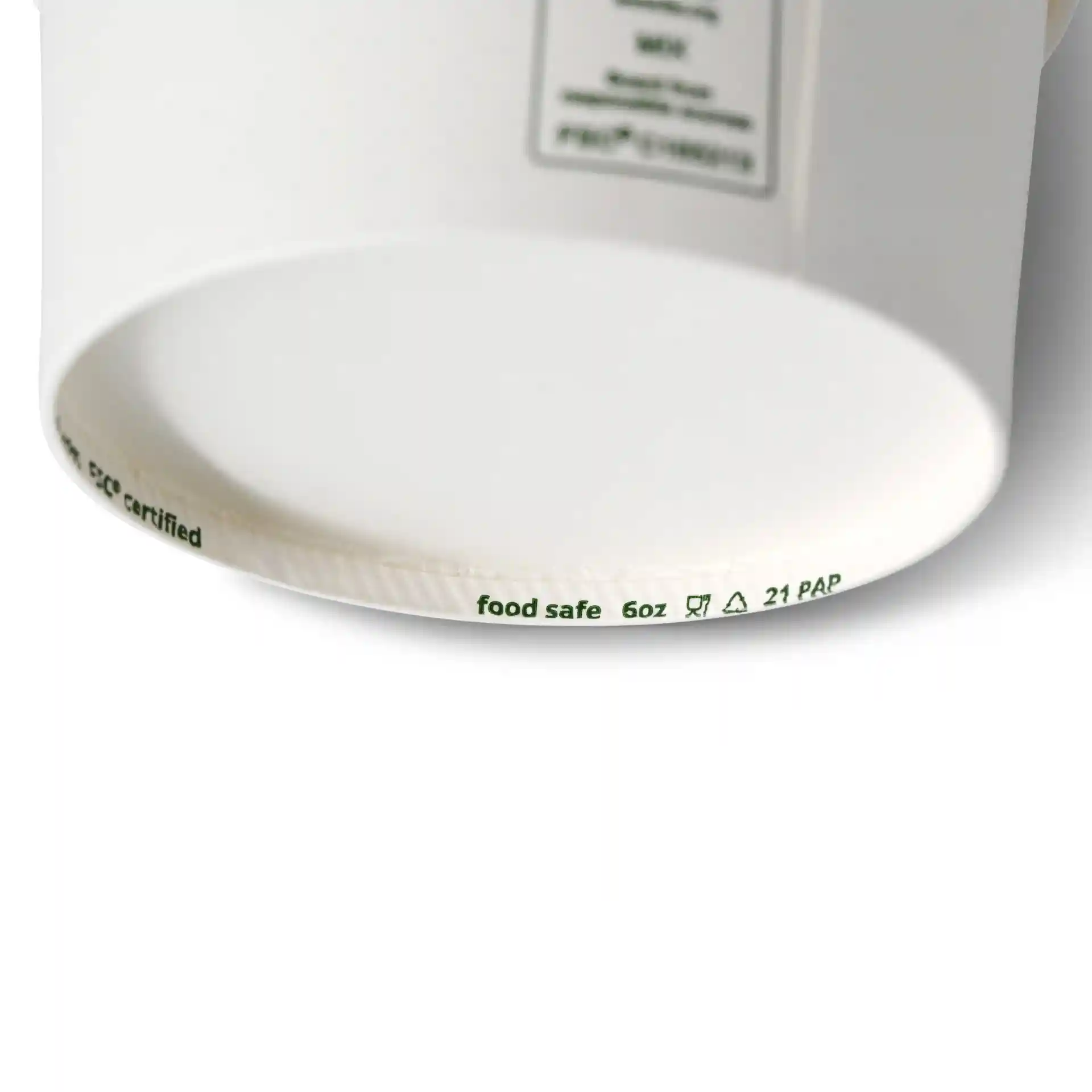 Weißer Pappbecher für Eiscreme mit einem Durchmesser von 92 mm und einer Höhe von 48 mm, mit Markierungen am Boden.