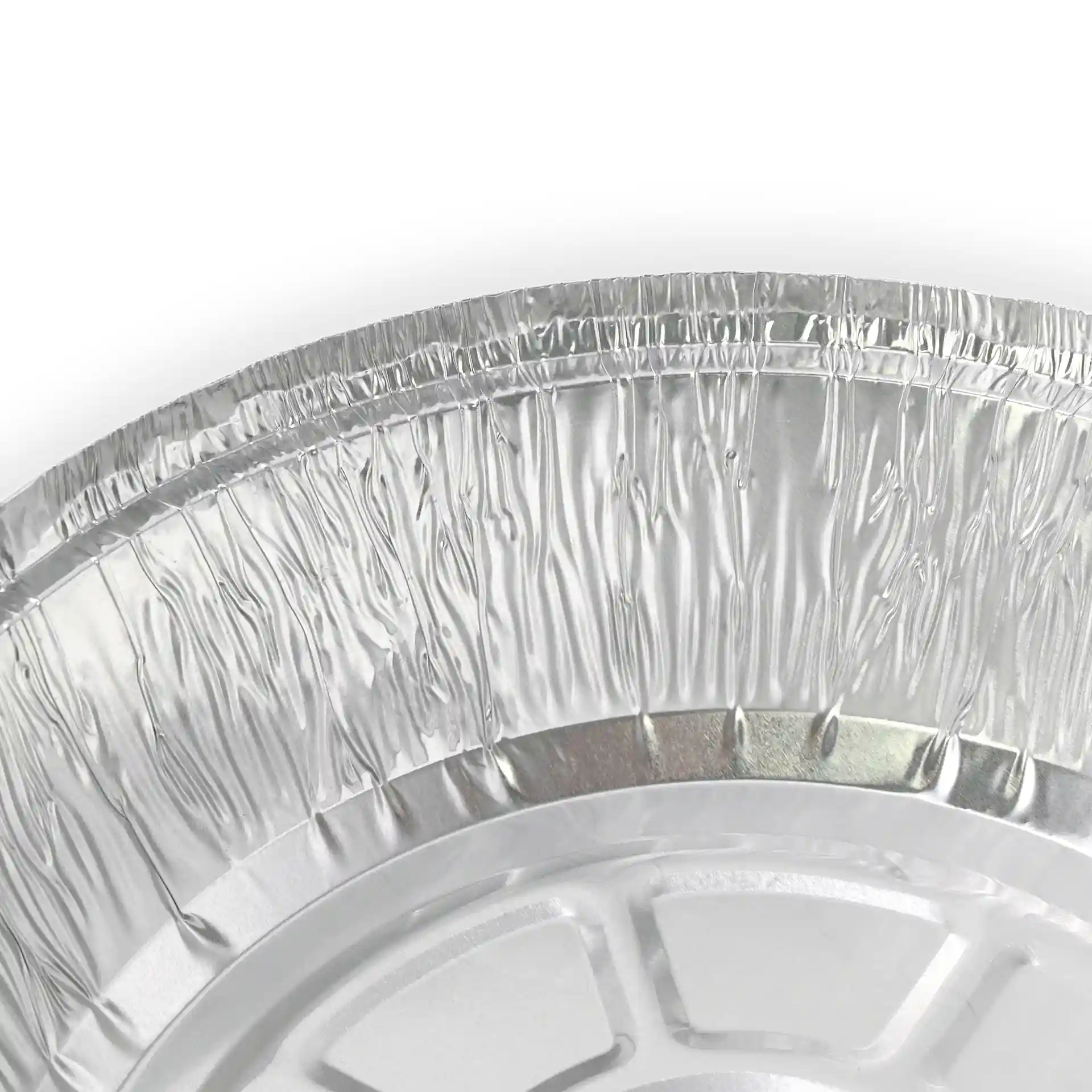 Nahaufnahme eines runden Aluminiumbehälters mit einem Durchmesser von 180 mm und einem gewellten Rand.