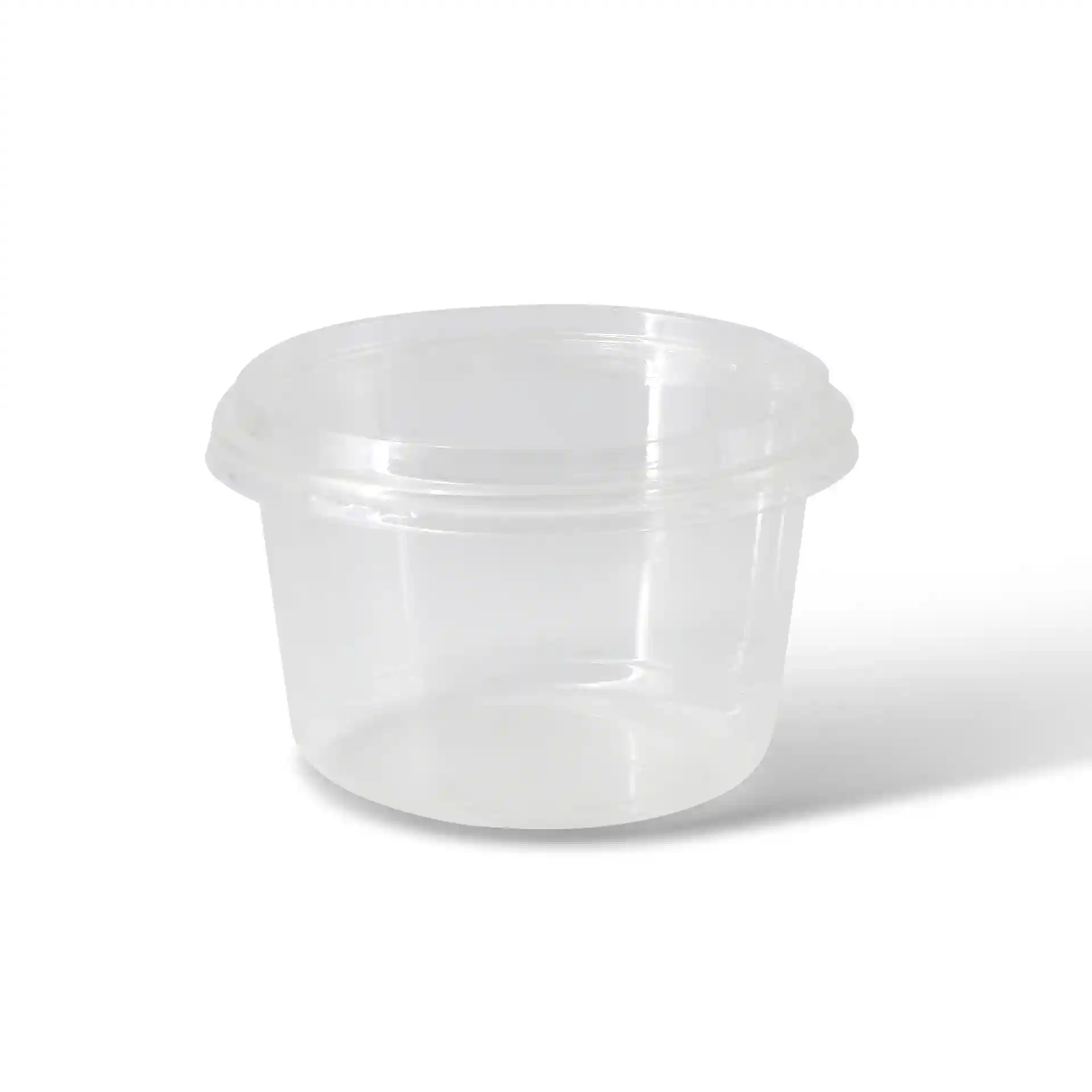 Transparenter runder Deli-Behälter mit 500 ml Fassungsvermögen und einem Durchmesser von 121 mm.