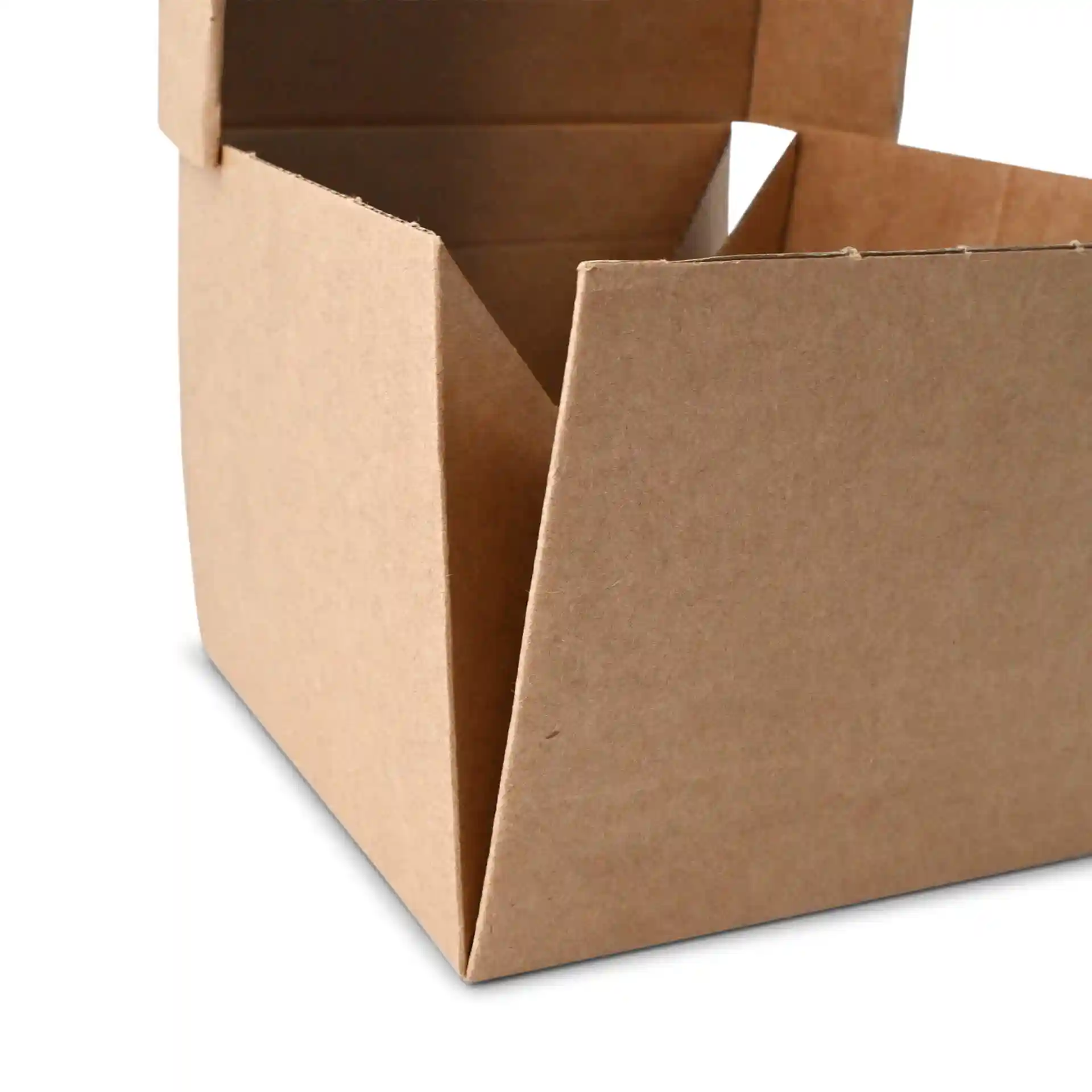 Nahaufnahme einer braunen Kraftpapier-Burgerbox mit faltbarem Design, die die Ecken- und Kantendetails zeigt.