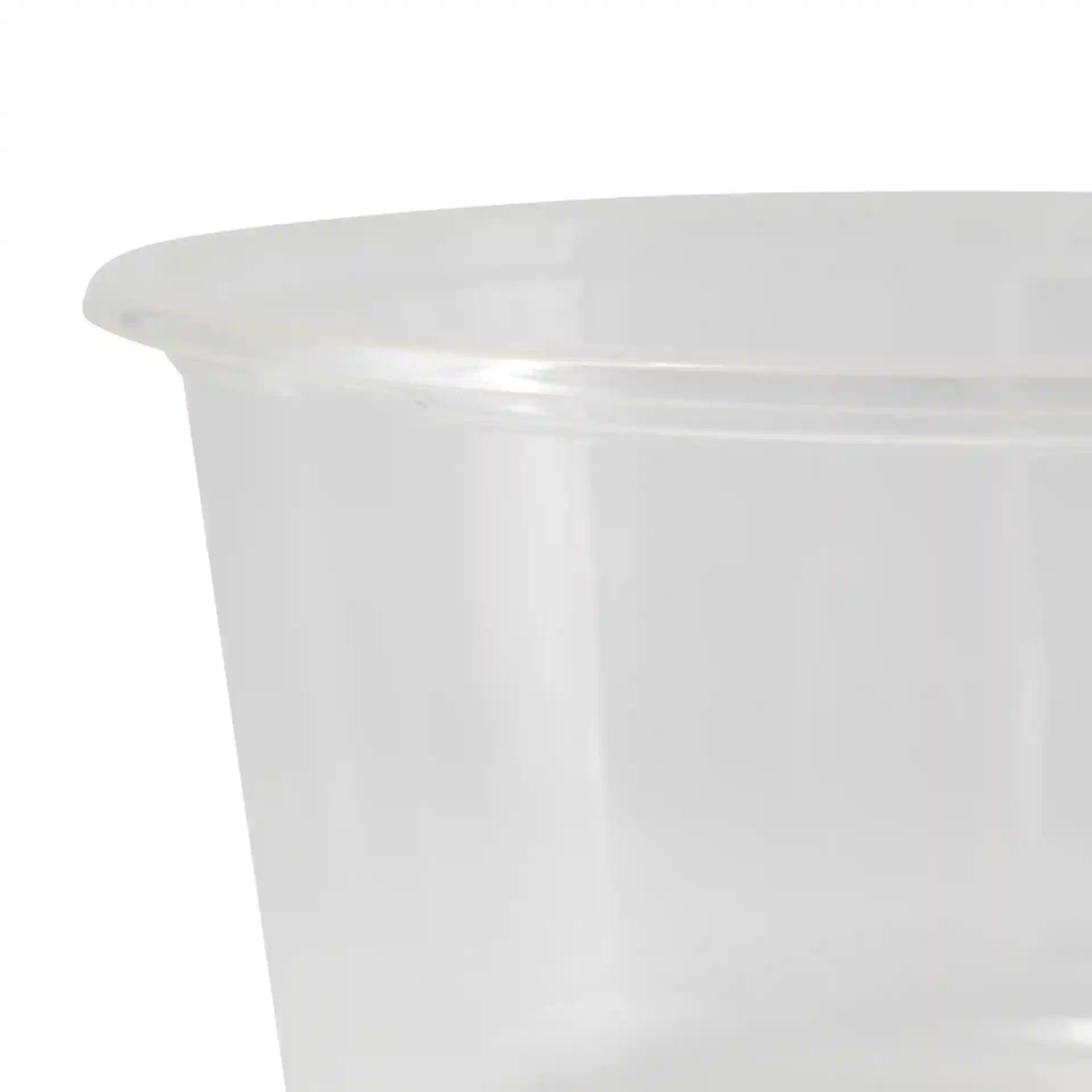 Transparent round deli container with a diameter of 121 mm and height of 74 mm.