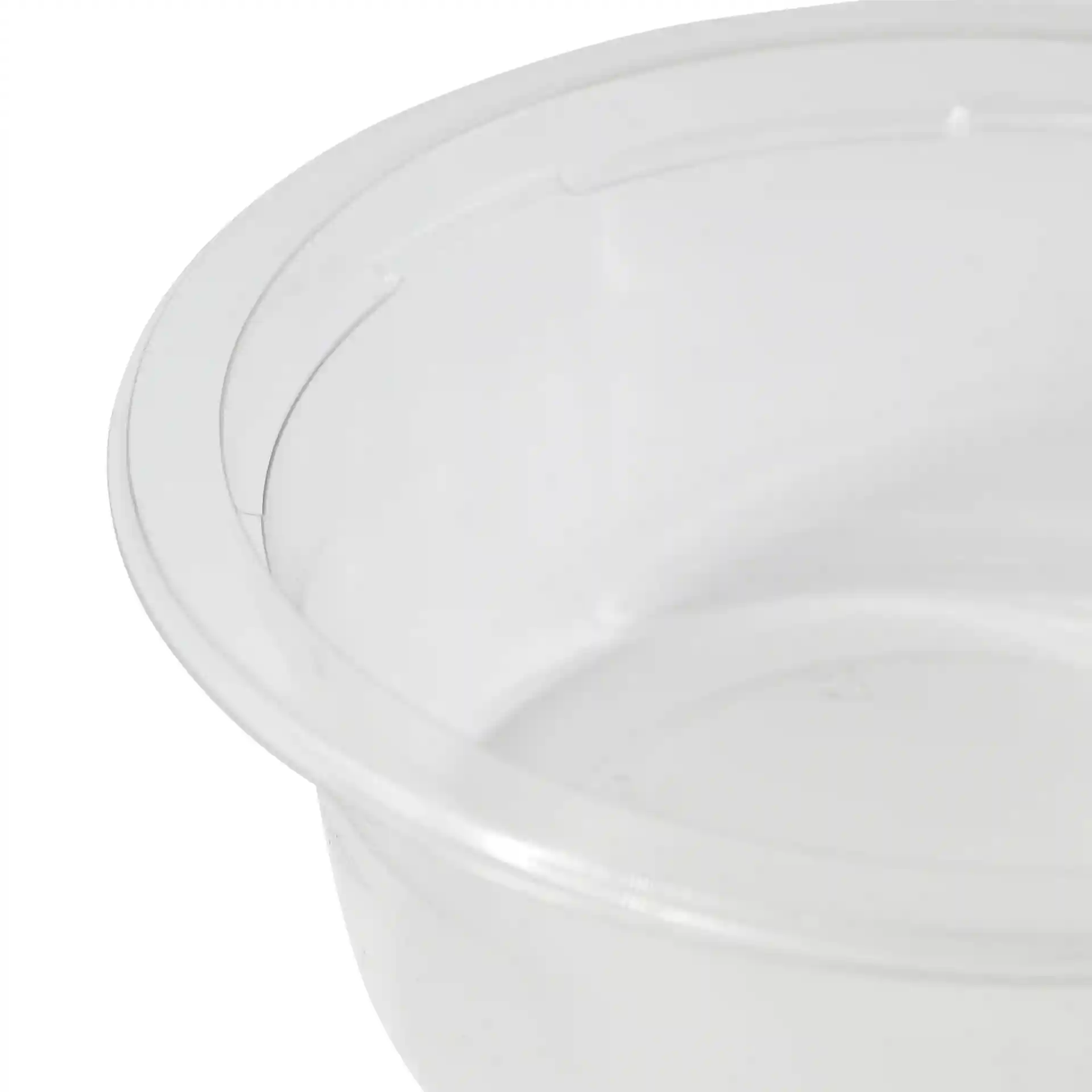 Transparent round rPET deli pot with a diameter of 123 mm and height of 60 mm.