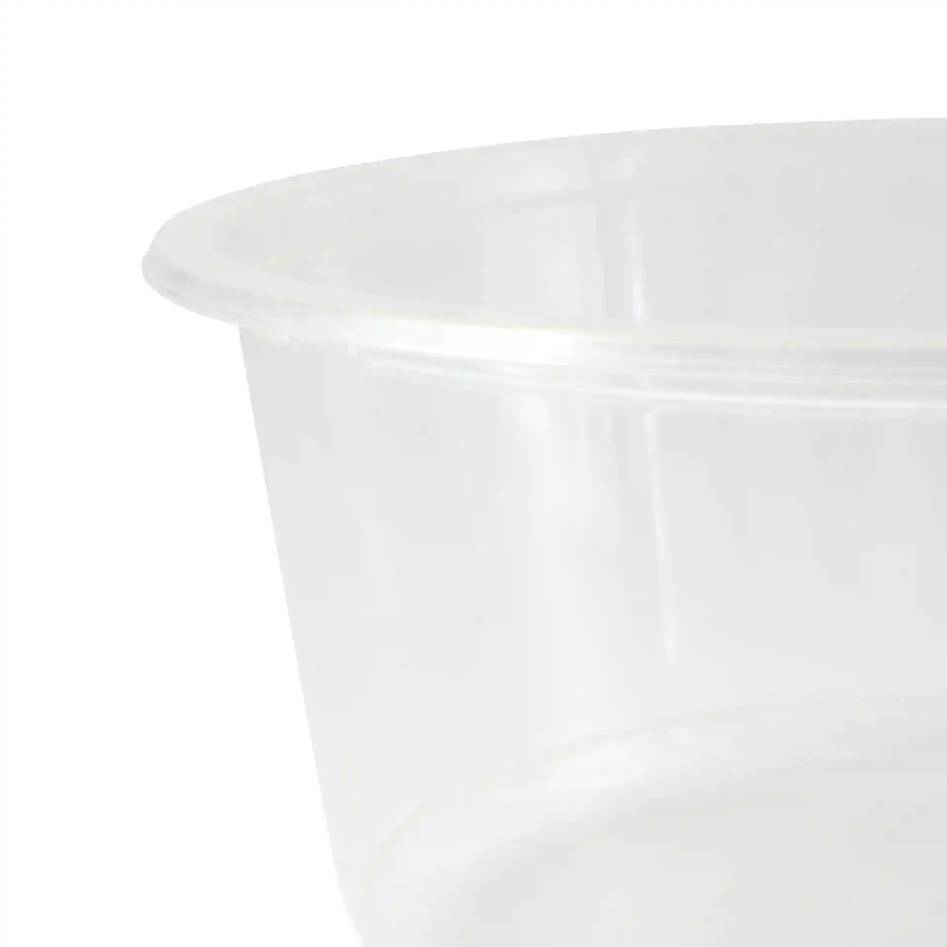 Transparent round deli container with a diameter of 143 mm and height of 69 mm.