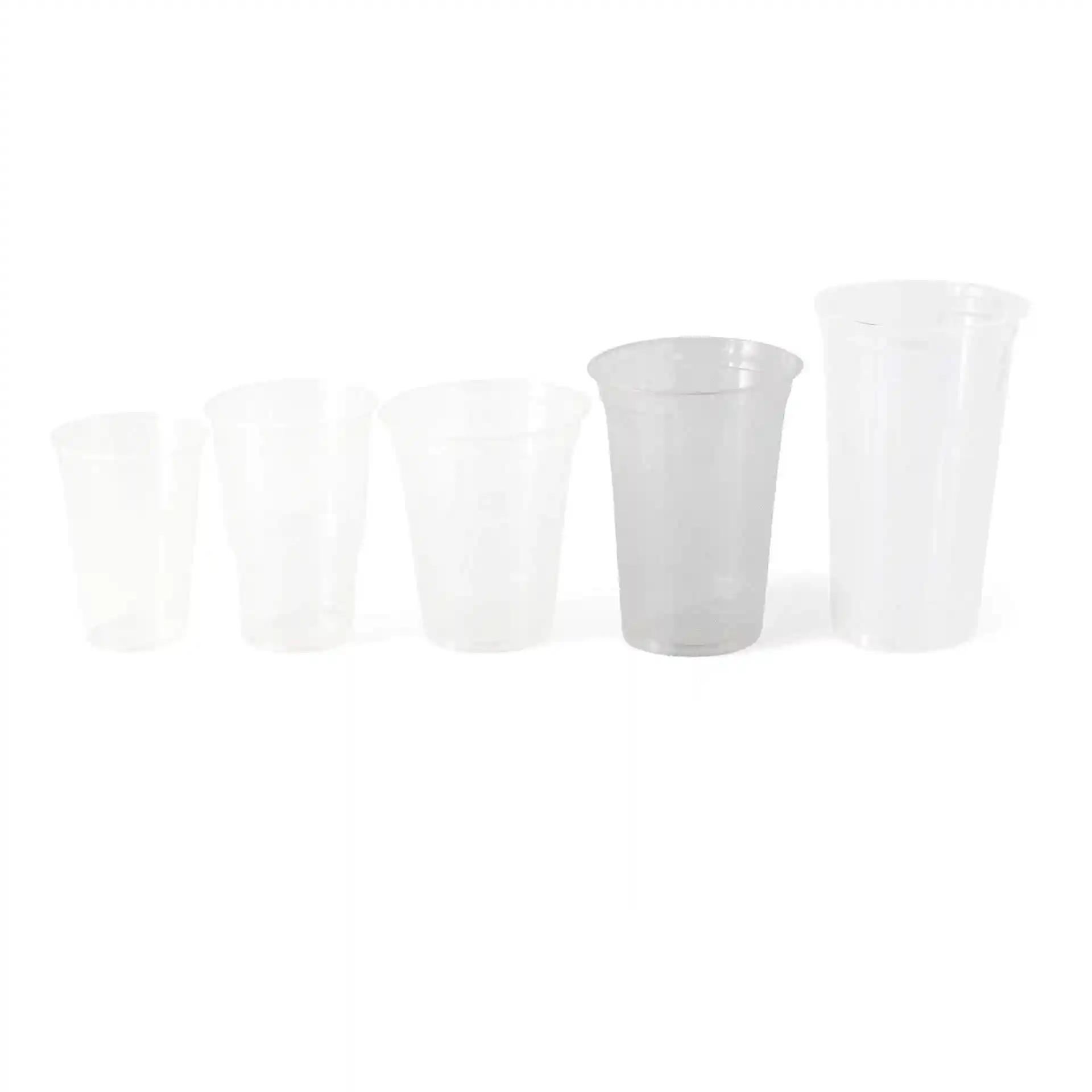 Set aus fünf transparenten Plastikbechern in verschiedenen Größen, von klein nach groß angeordnet.