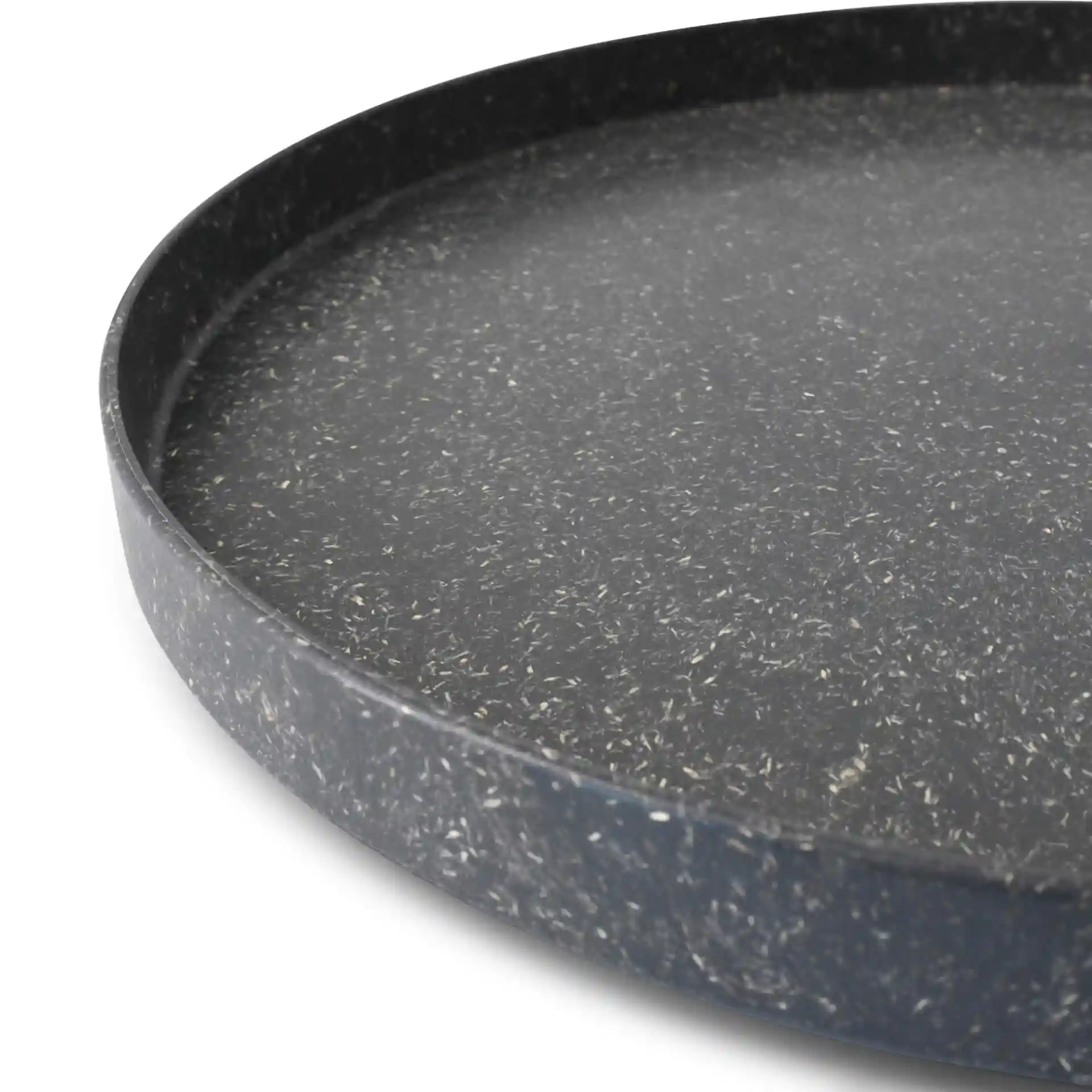 Round grey plate made of bio compound, measuring 24 cm in diameter and 2.2 cm in height.