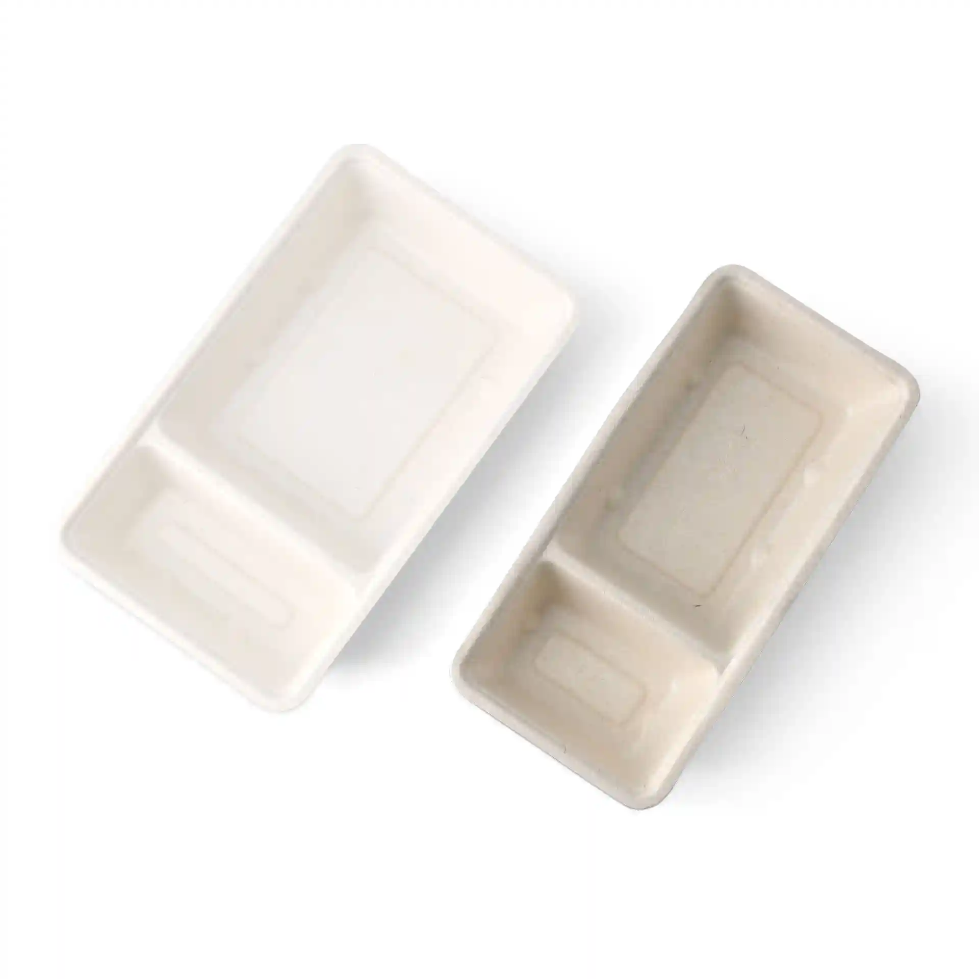 Rechteckige, cremeweiße Bagasse-Chip-Schale mit zwei Fächern, 9,5 x 20 x 3,5 cm groß.