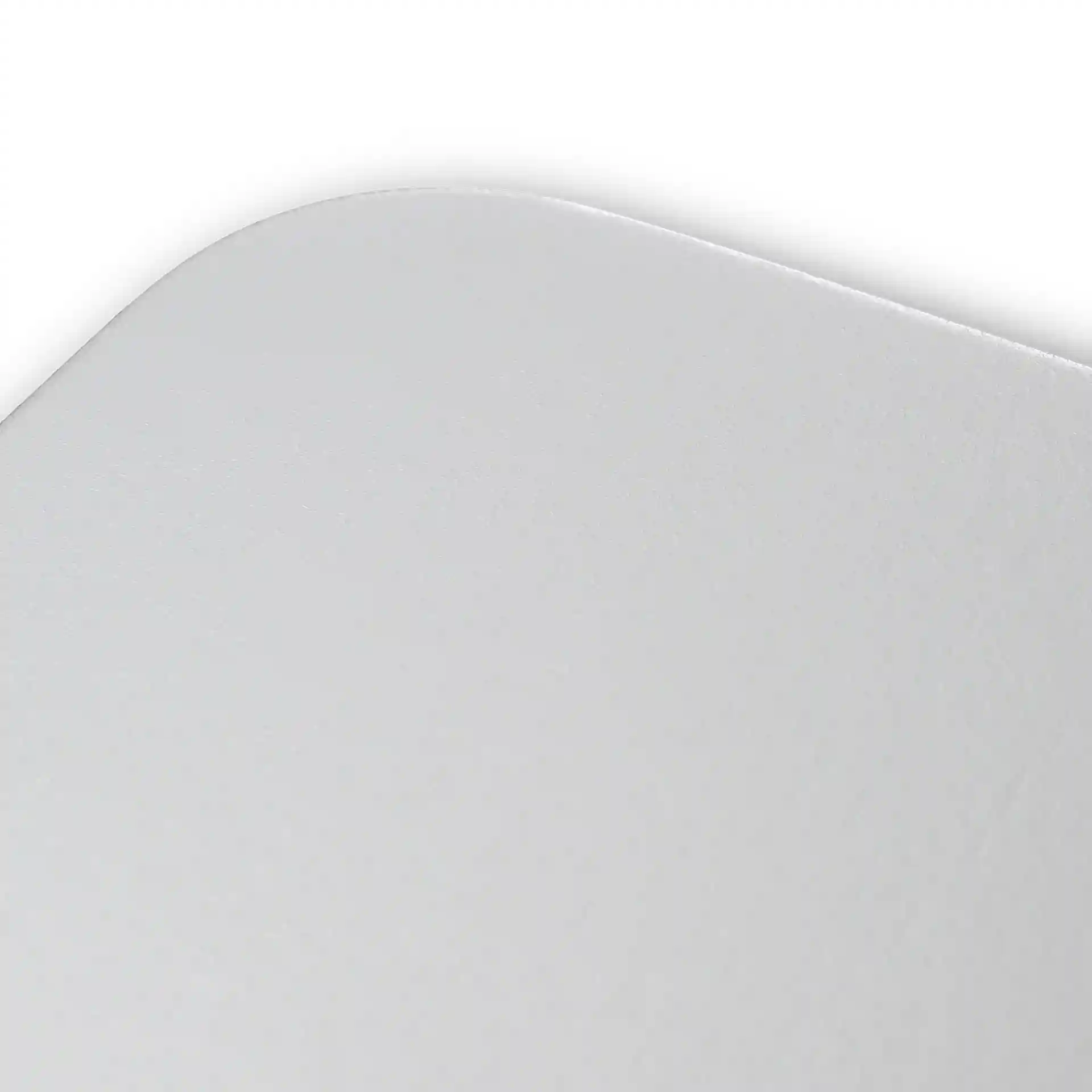 Close-up of a rounded corner of a white aluminium cardboard lid for a 845 ml container.
