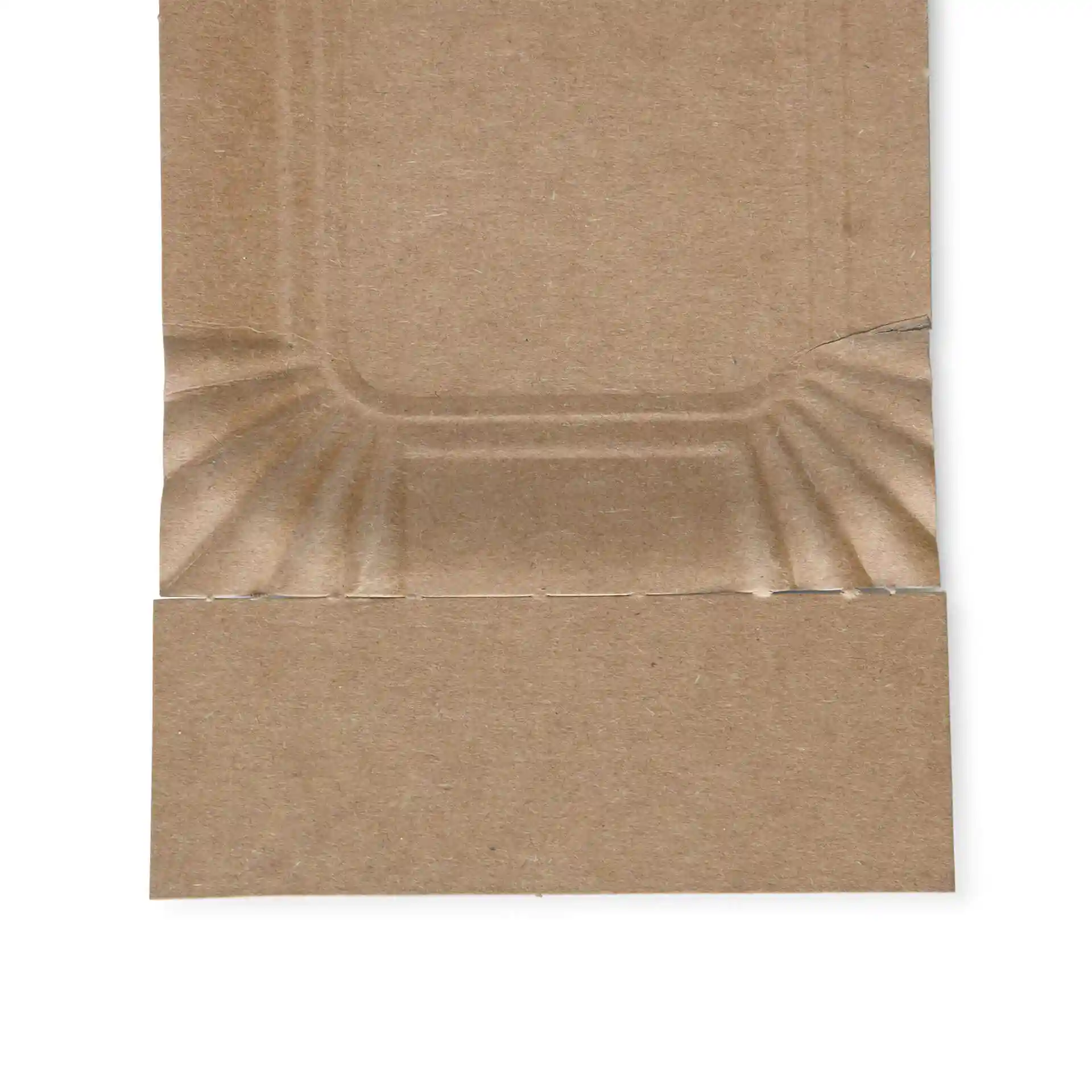 Nahaufnahme eines braunen rechteckigen Papiertellers mit flachem Design und gefalteten Kanten.