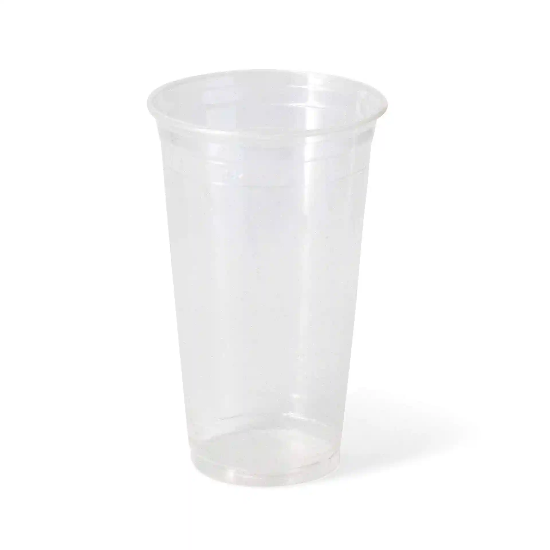 Transparenter 20 oz Plastikbecher mit einer Höhe von 150 mm und einem Durchmesser von 95 mm.