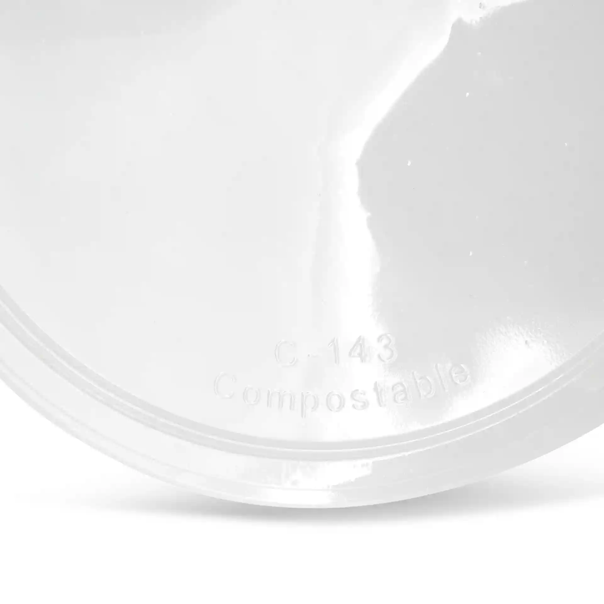 Transparent round lid for deli cups, with a diameter of 143 mm and a height of 16 mm.
