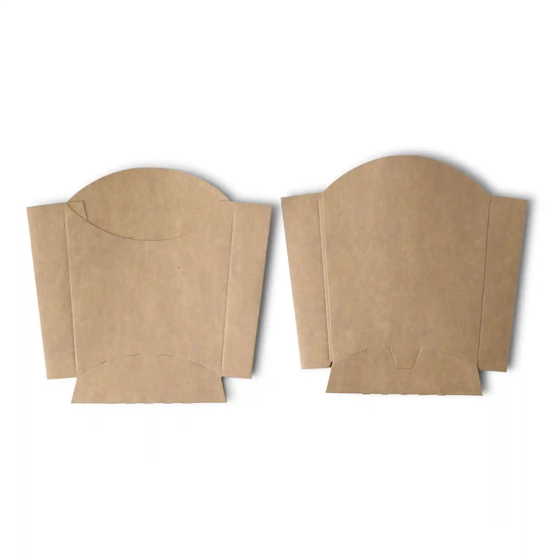 Braune Pappchips-Schaufeln, zwei Stück gezeigt, mit abgerundetem Oberteil und Seitenklappen, Maße 8,5 x 5 x 9,5 cm.