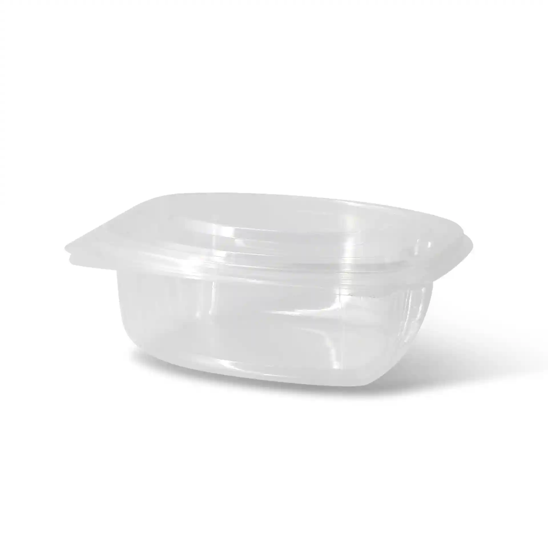 Transparente rechteckige PLA-Delischale mit Klappdeckel, 500 ml Fassungsvermögen, schräg positioniert.