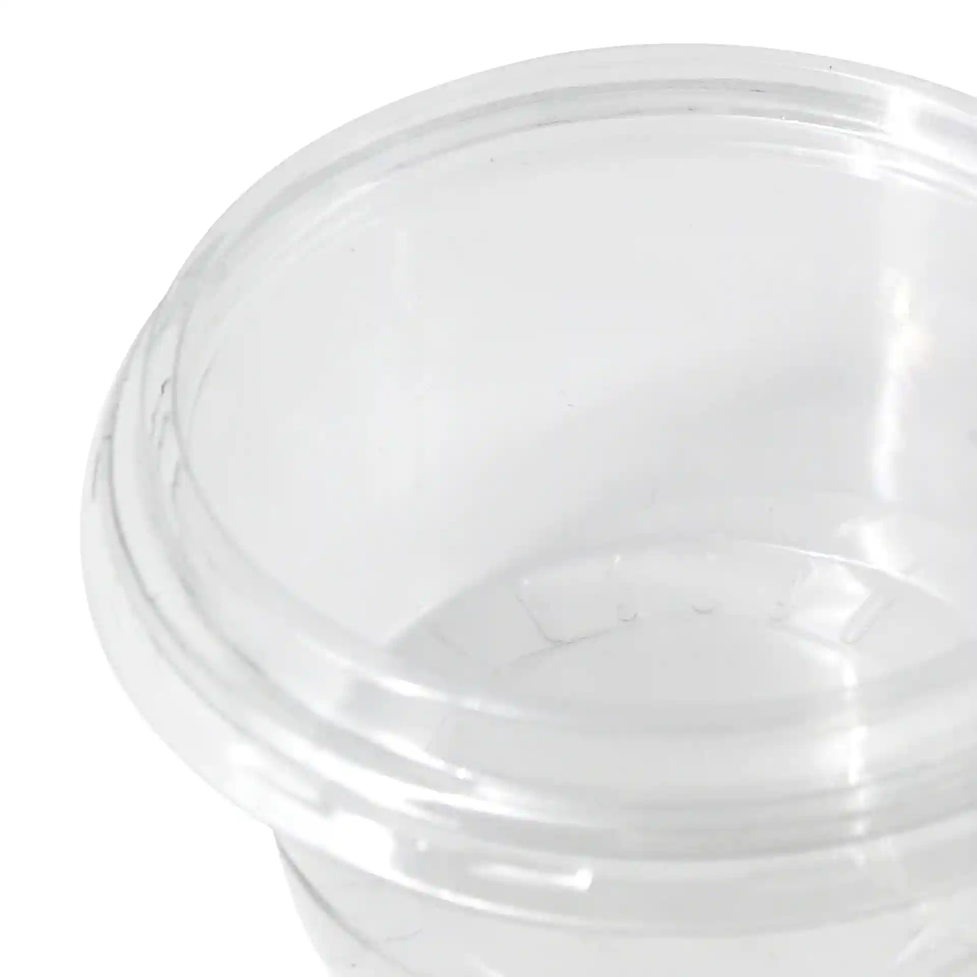 Transparenter rPET-Deckel mit einem Durchmesser von 75 mm und einer Höhe von 11 mm.