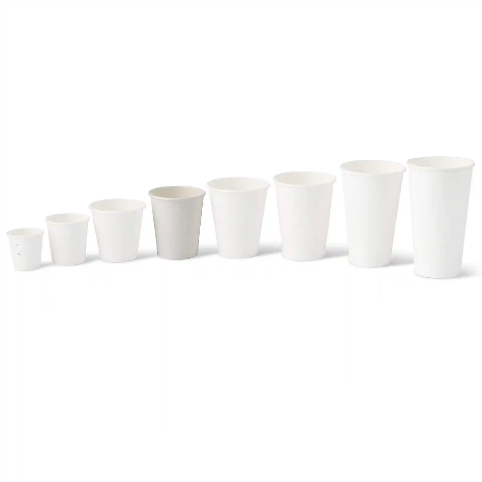 Set aus acht Pappbechern in verschiedenen Größen, mit weißer Außenseite und einem grauen Becher.