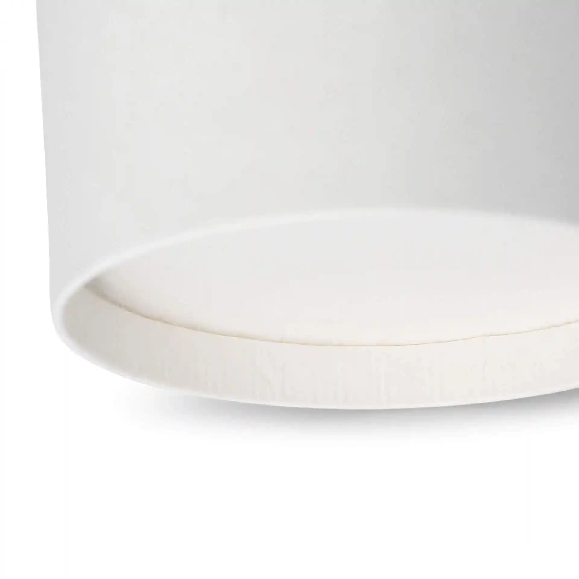 White paperboard takeaway soup container with a round shape and a diameter of 115 mm.