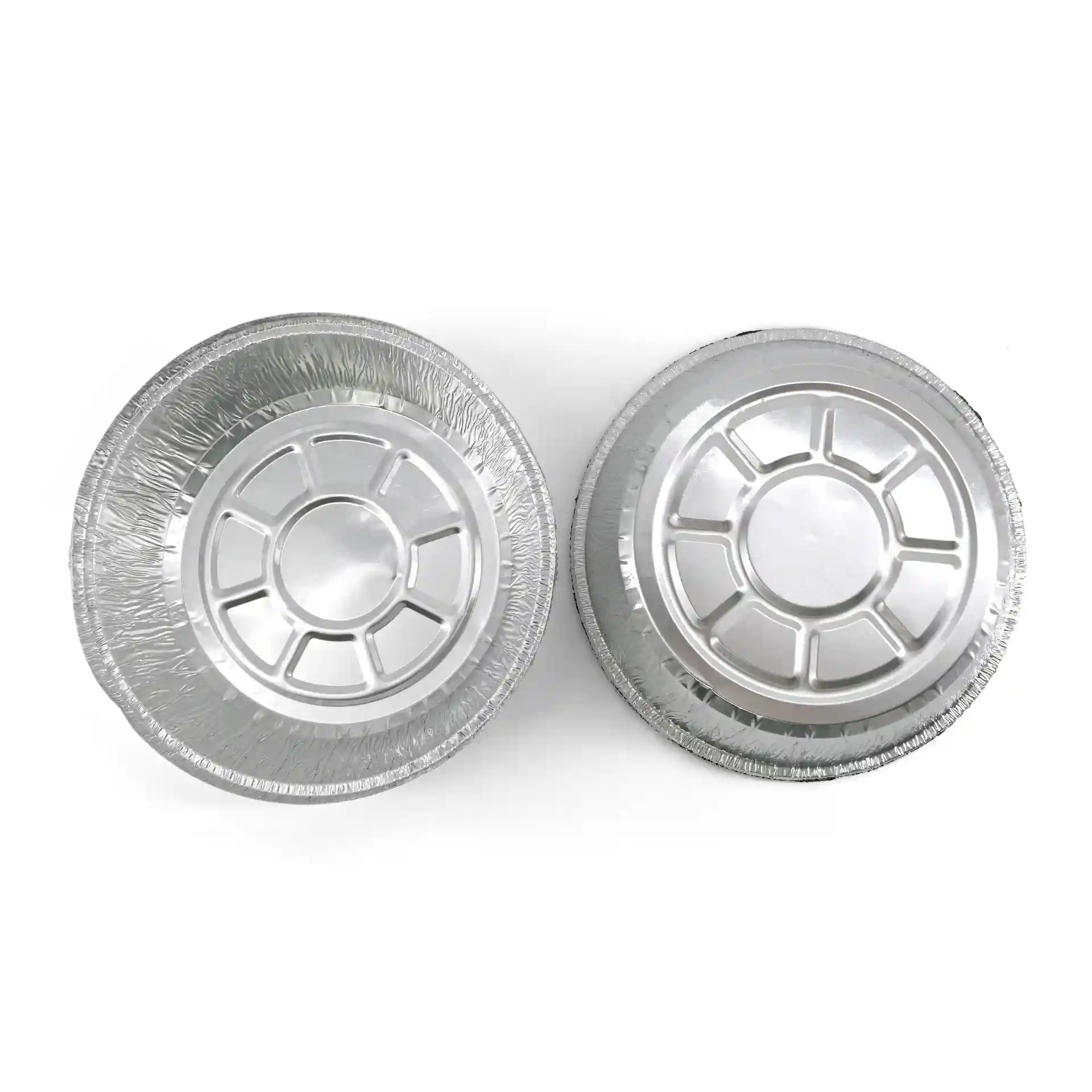 Two round aluminium containers, each 830 ml, with a diameter of 180 mm and a height of 43 mm.