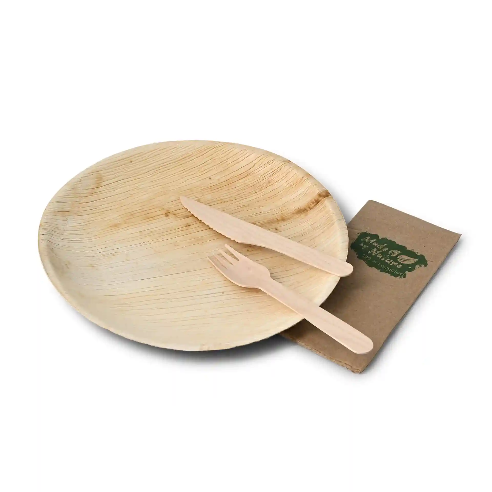 Runde Palmblattplatte mit einem Durchmesser von 23 cm, begleitet von einem Holzmesser und einer Gabel auf einer Kraftpapierbasis.