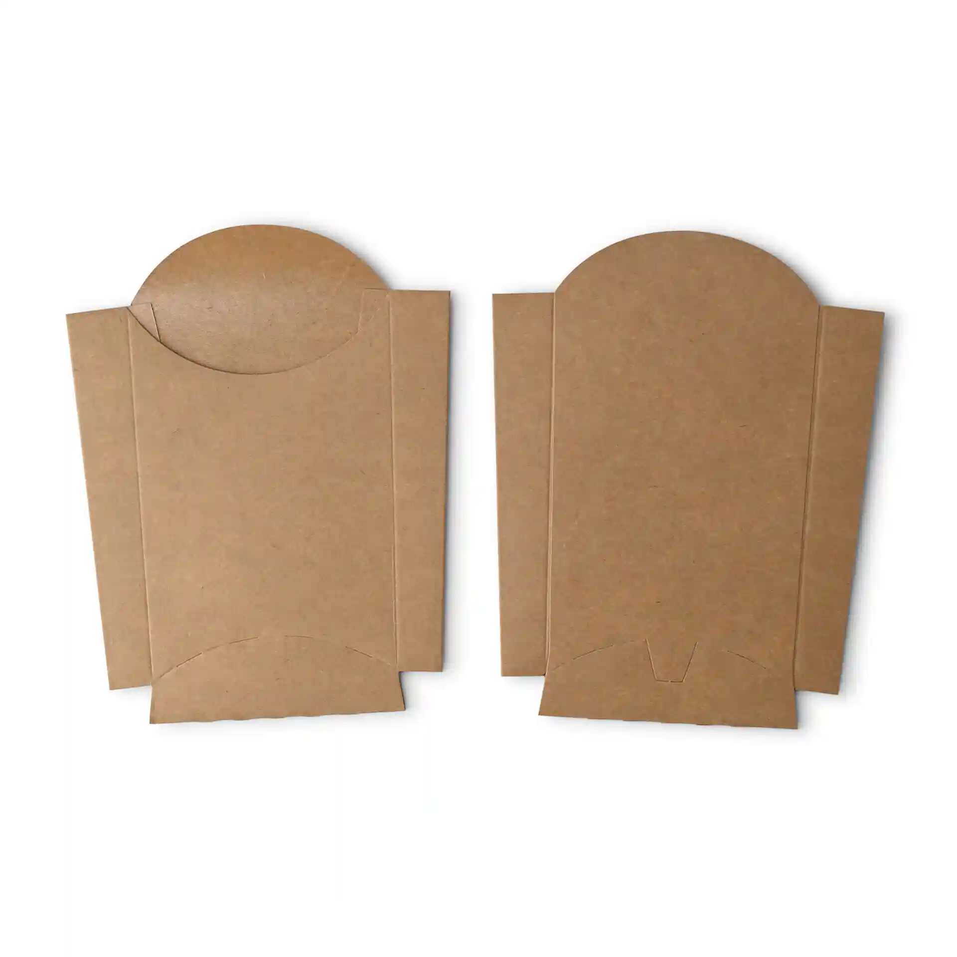 Braune Pappchips-Schaufeln mit abgerundetem oberen Teil, 8,5 x 5 x 12 cm, von vorne und hinten gezeigt.