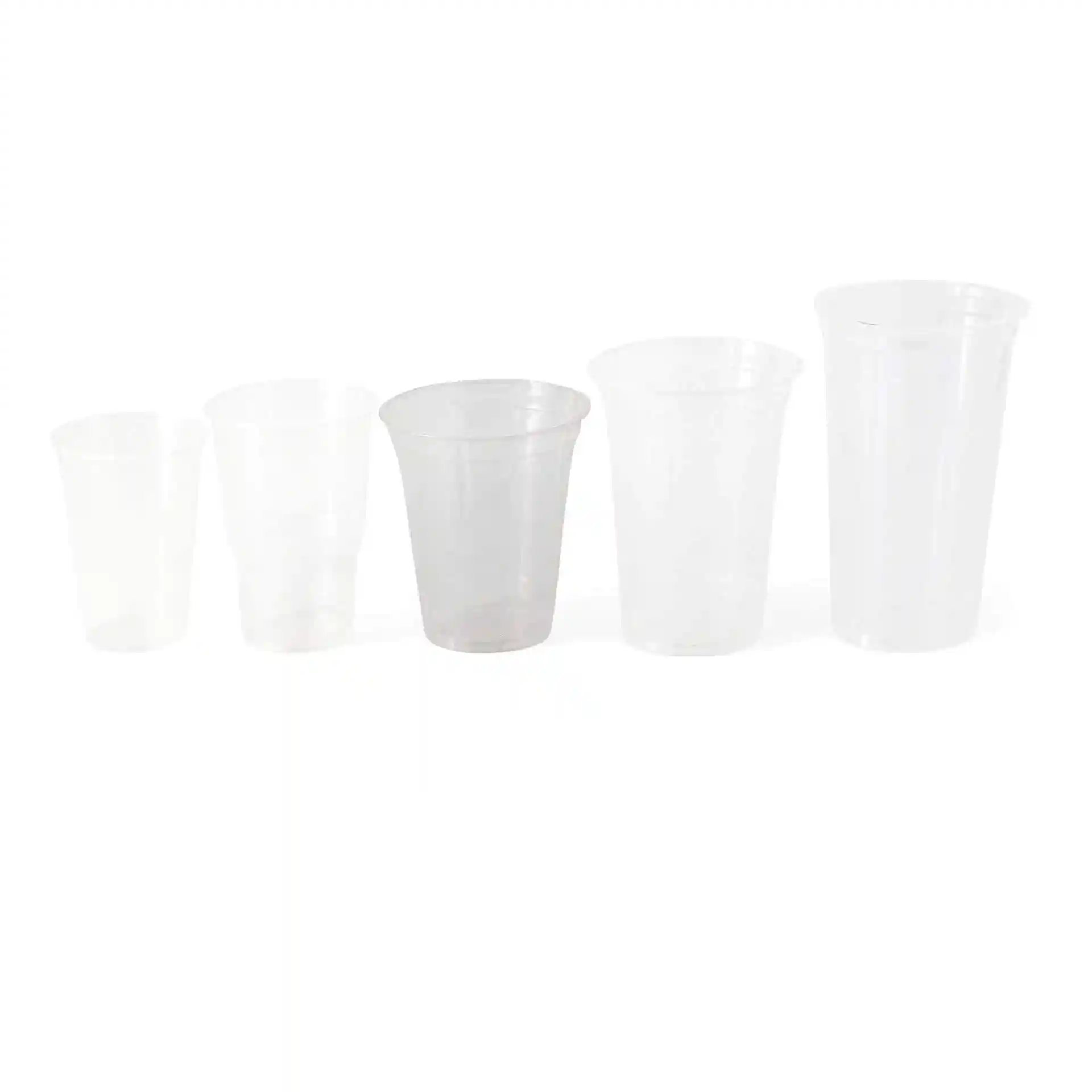 Set aus fünf transparenten Plastikbechern in verschiedenen Größen, angeordnet von klein nach groß.