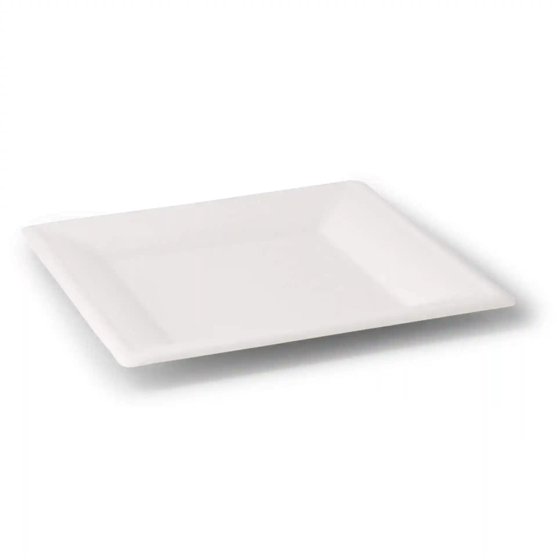 Quadratischer weißer Becher aus Zuckerrohr, 26 x 26 cm, flach und unbeschichtet.