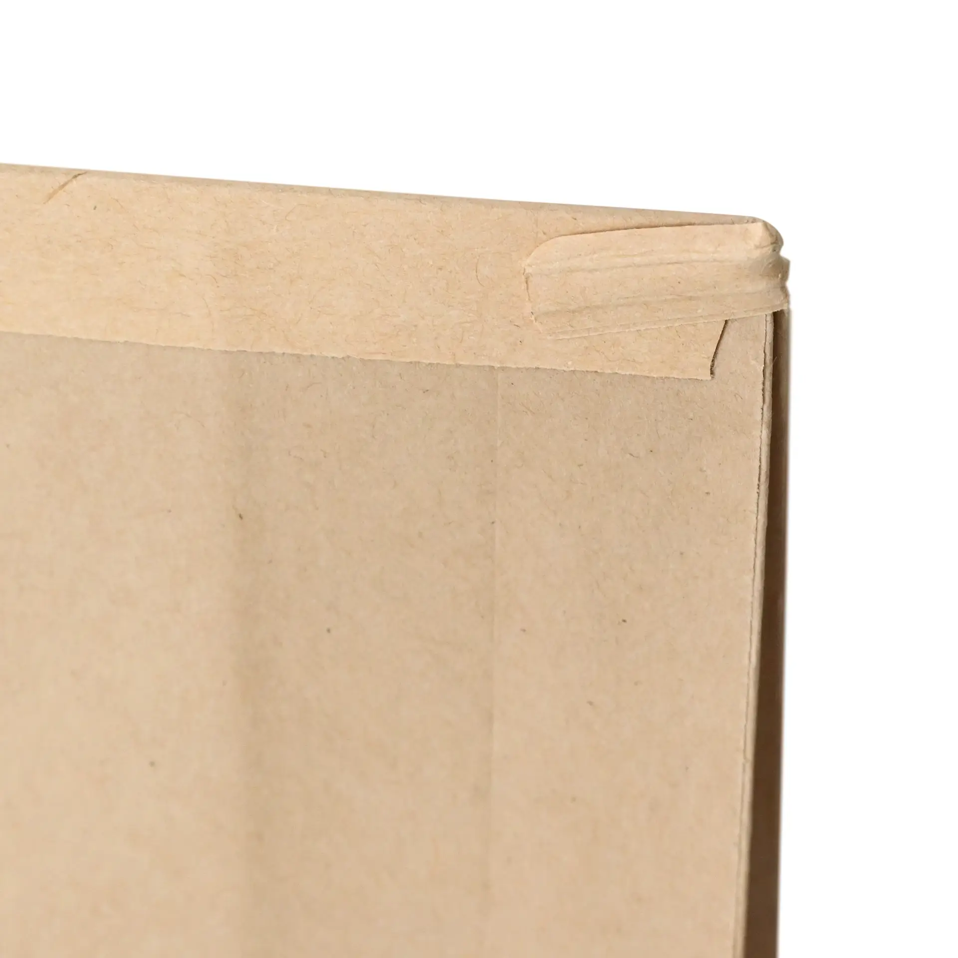Braune Kraftpapiertüte mit einer Drahtverschluss, zeigt die obere Kante und das Klebeband.