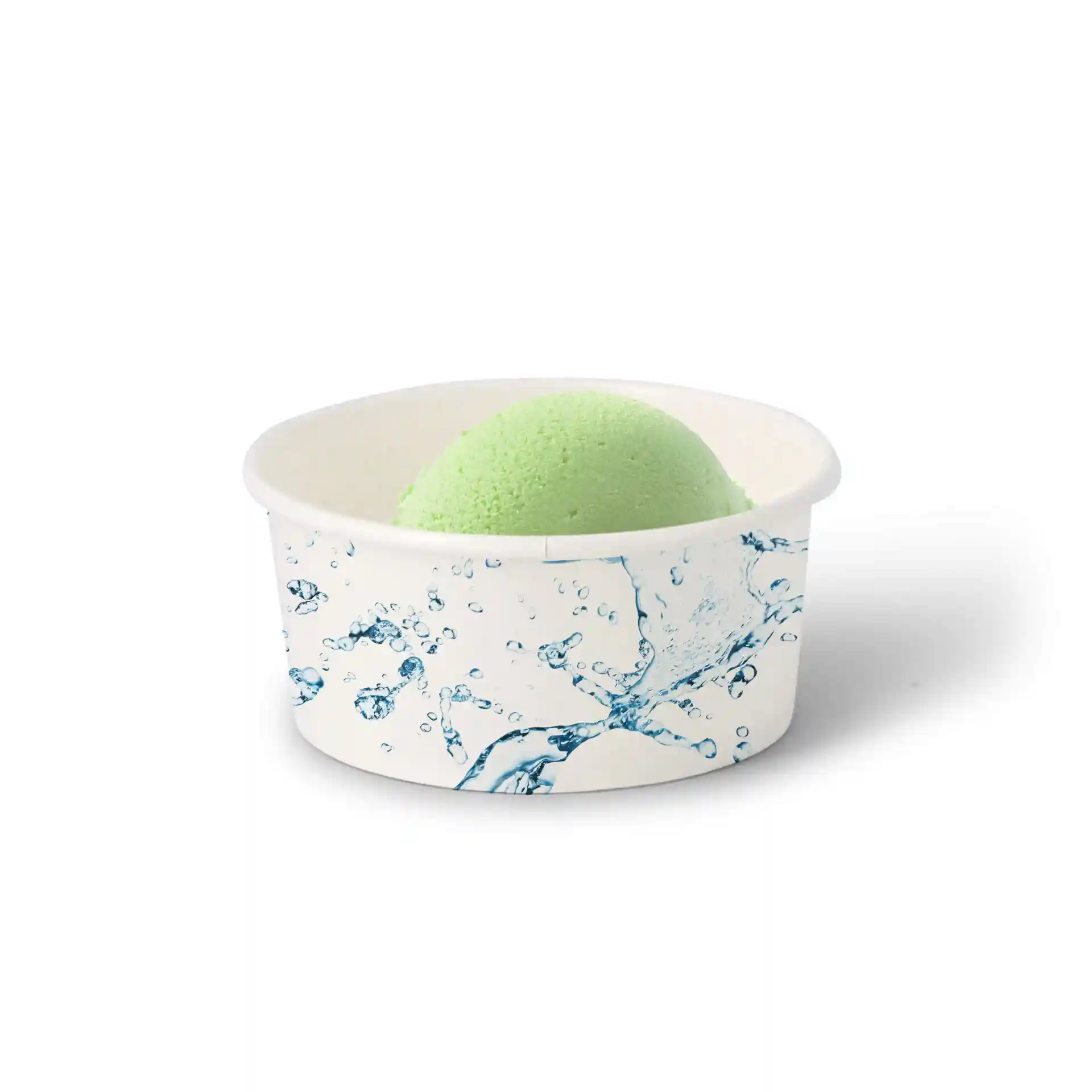 Runder weißer Becher mit grünem Eis und einem Wasserspritzdesign auf der Außenseite.