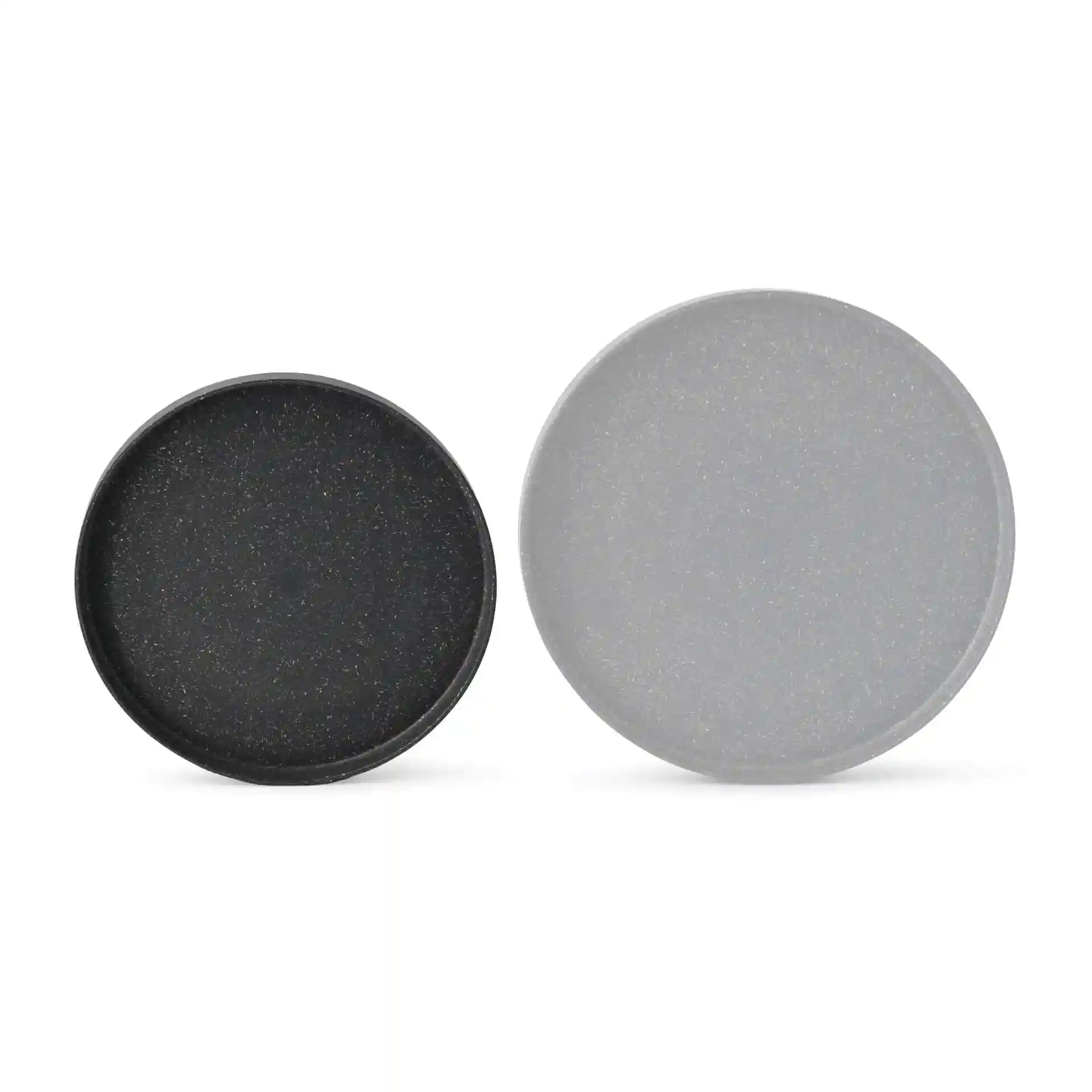 Two round reusable plates, one black and one grey, displayed side by side on a plain background.