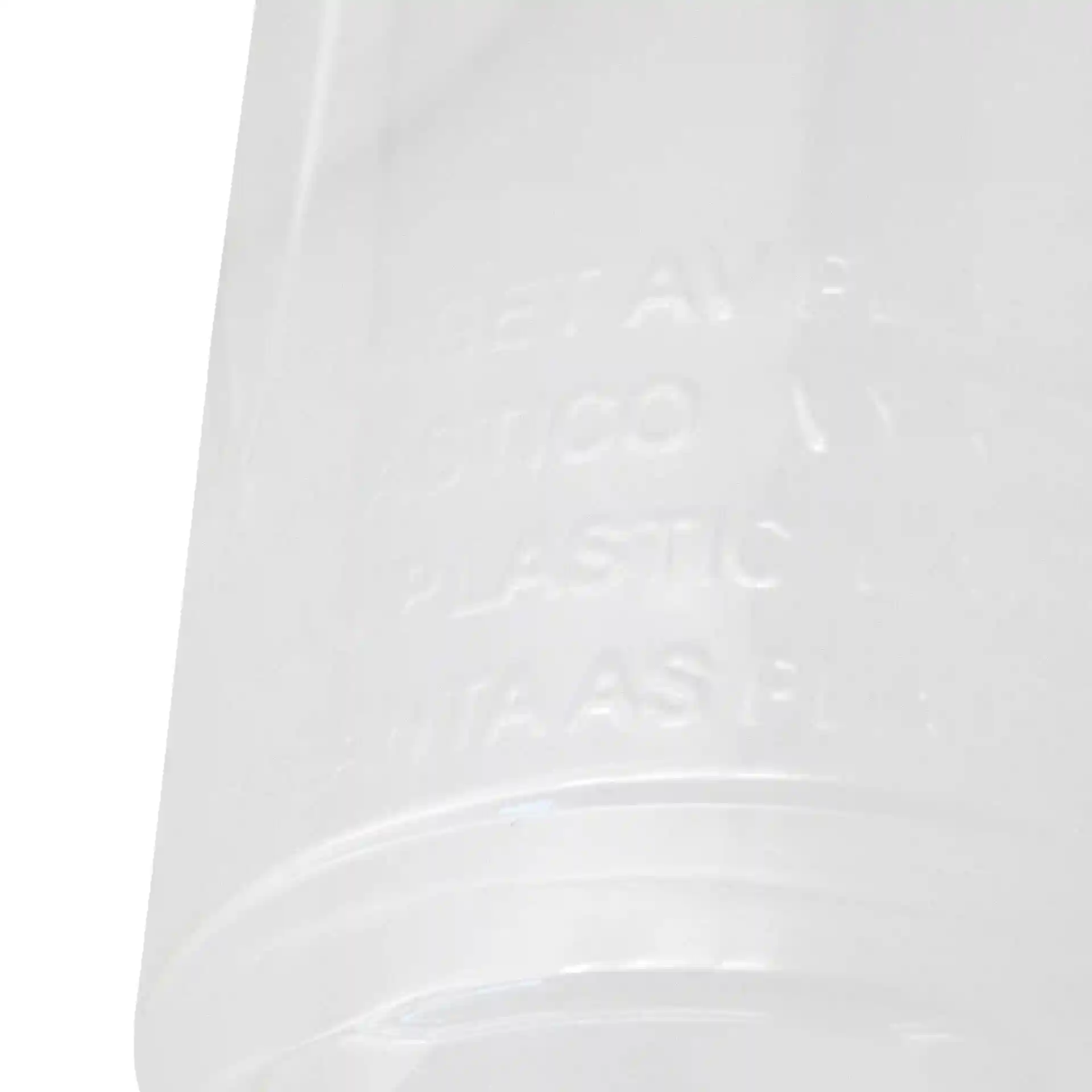 Klarer 20 oz PLA-Becher mit sichtbaren Markierungen auf der Oberfläche, die Details zum Material zeigen.
