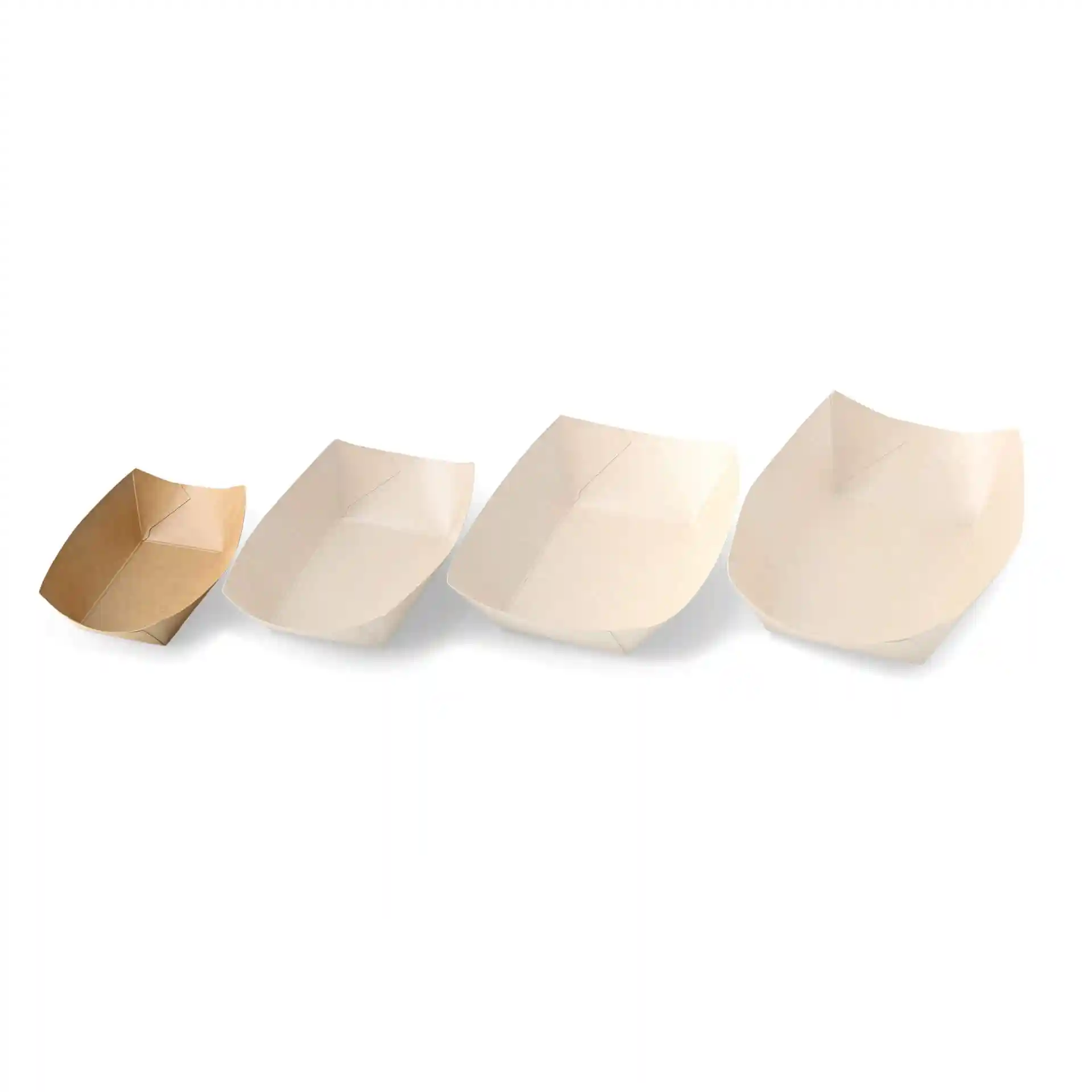 Vier Papp-Snacktabletts in verschiedenen Größen, ein braunes Tablett links und drei beige Tabletts rechts.