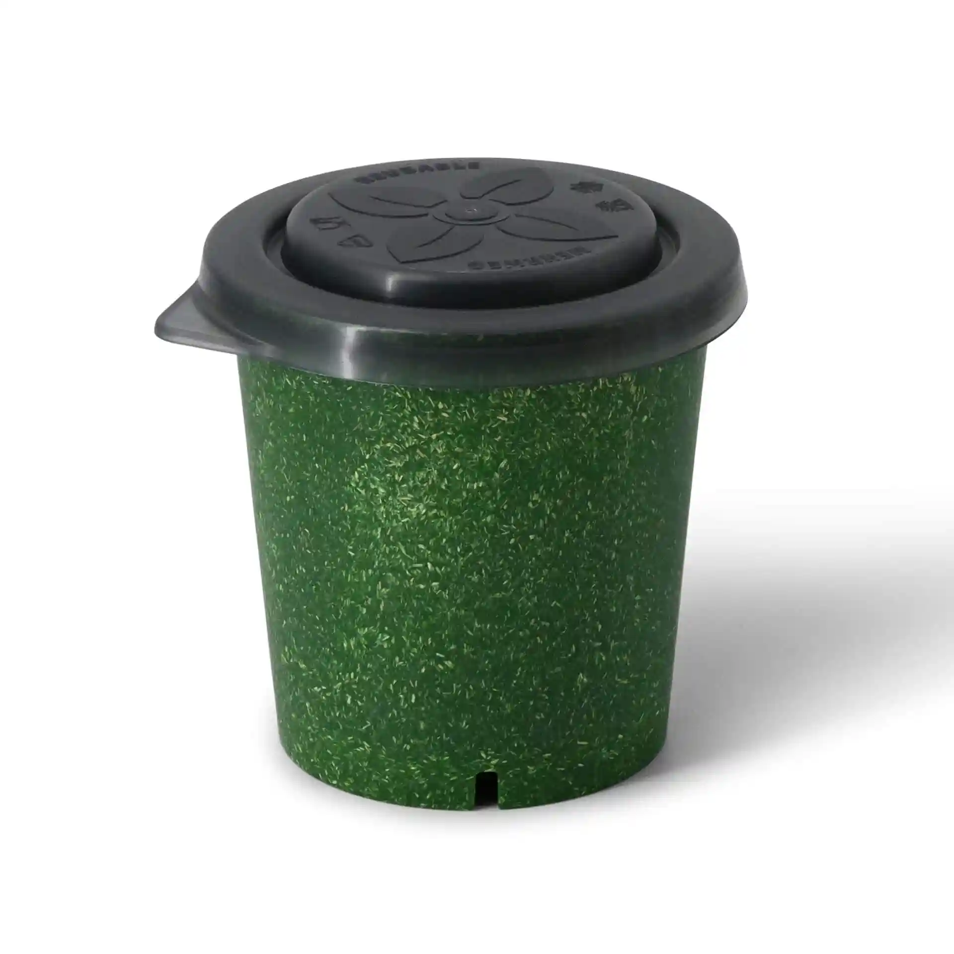 Round reusable cup in dark green, with a black lid and a capacity of 400 ml.