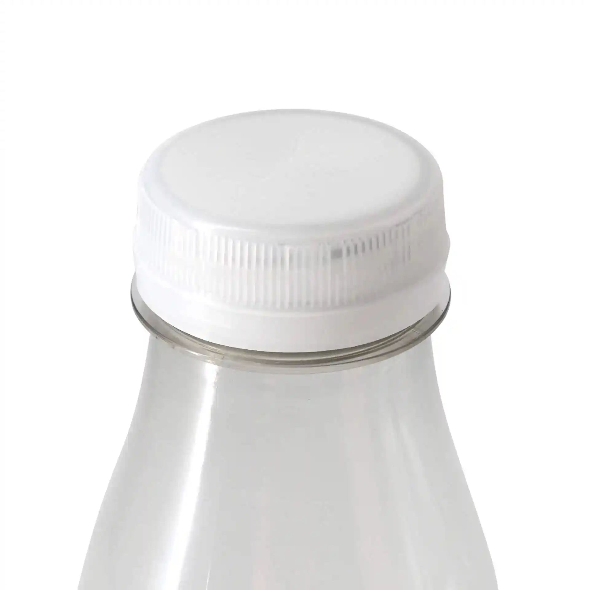 Klare rPET-Flasche mit weißem Schraubverschluss, zeigt die Draufsicht und den Hals der Flasche.