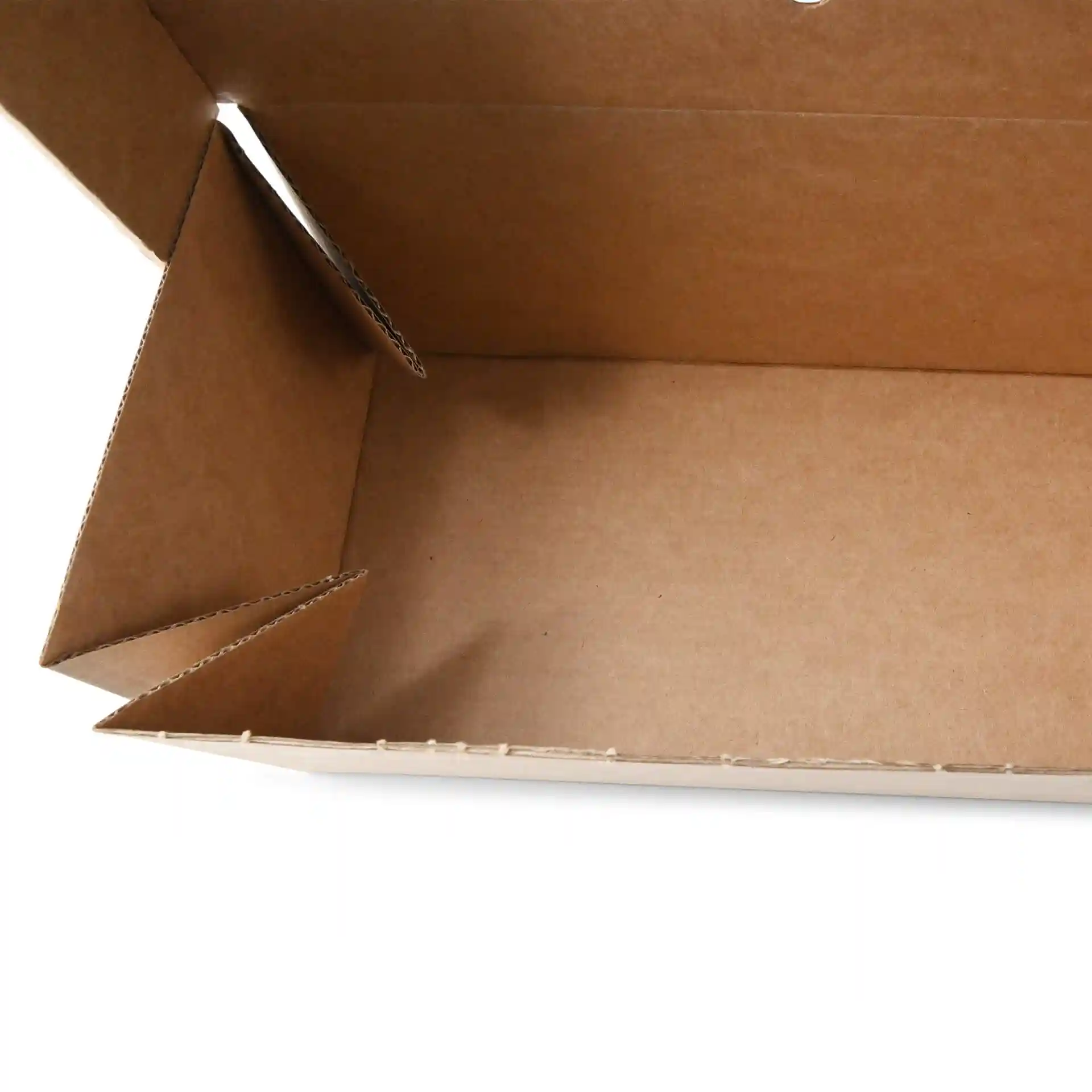 Innensicht einer braunen Papp-Takeaway-Doppelburgerbox, die ihre rechteckige Form und zusammenklappbares Design zeigt.