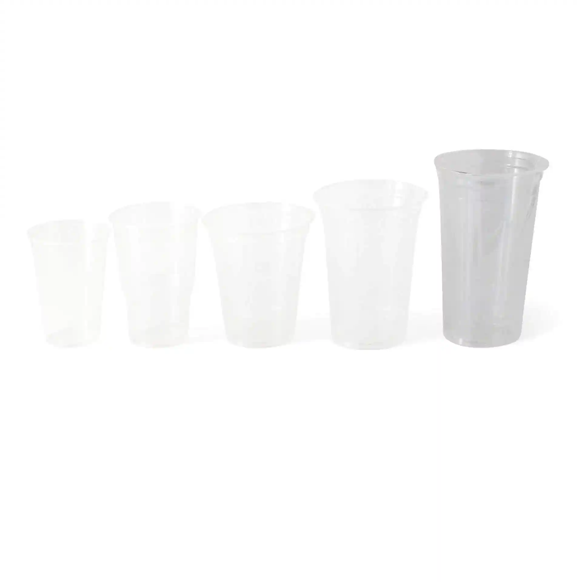 Set aus fünf transparenten Plastikbechern in verschiedenen Größen, von klein nach groß angeordnet.