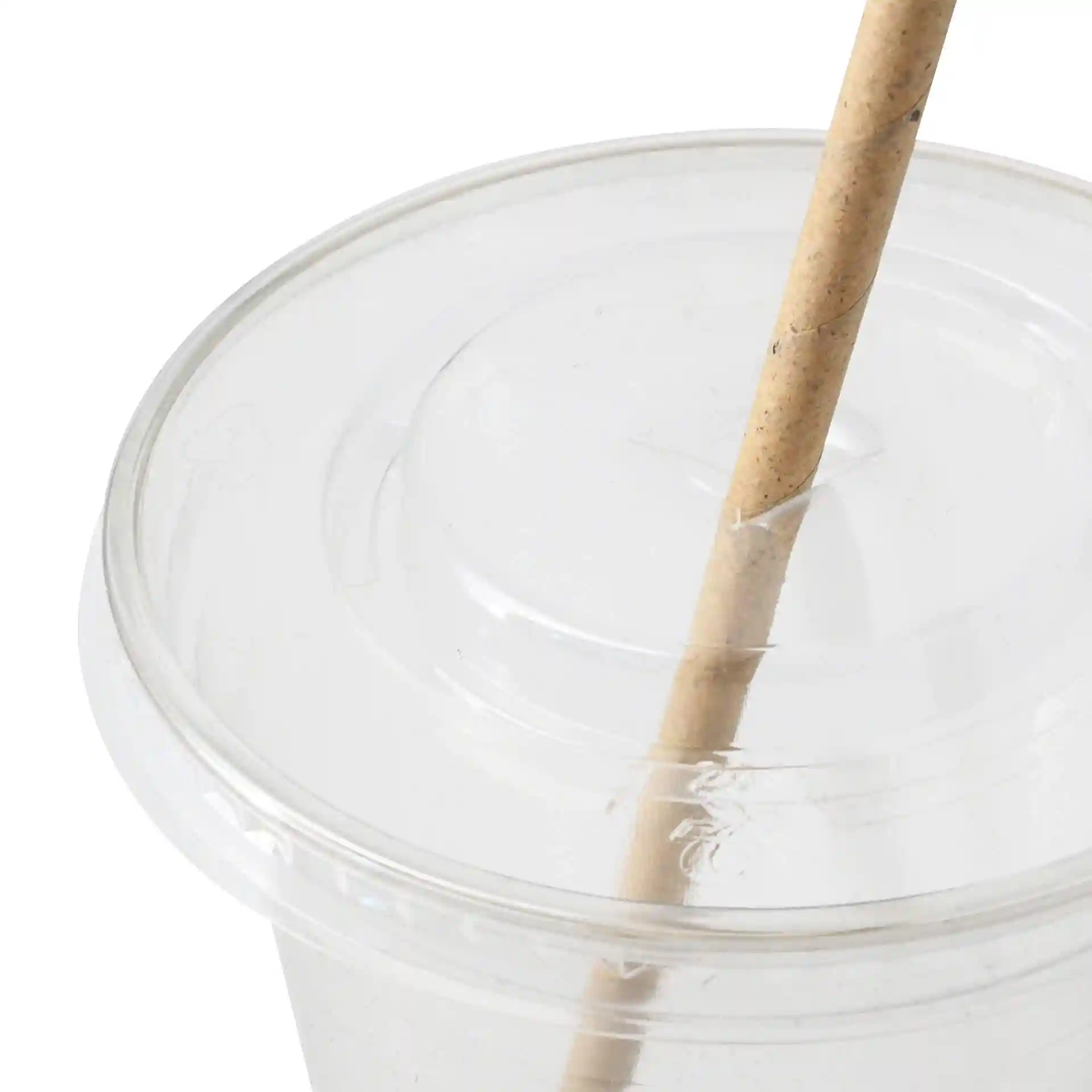 Transparent rPET flat lid with a straw slot, measuring 95 mm in diameter and 10 mm in height.