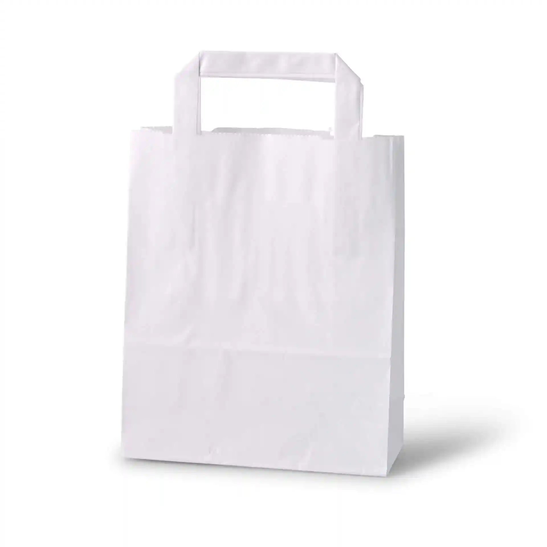Weißer Kraftpapierbeutel mit rechteckiger Form und kurzen Griffen, 18 x 8 x 22 cm groß.