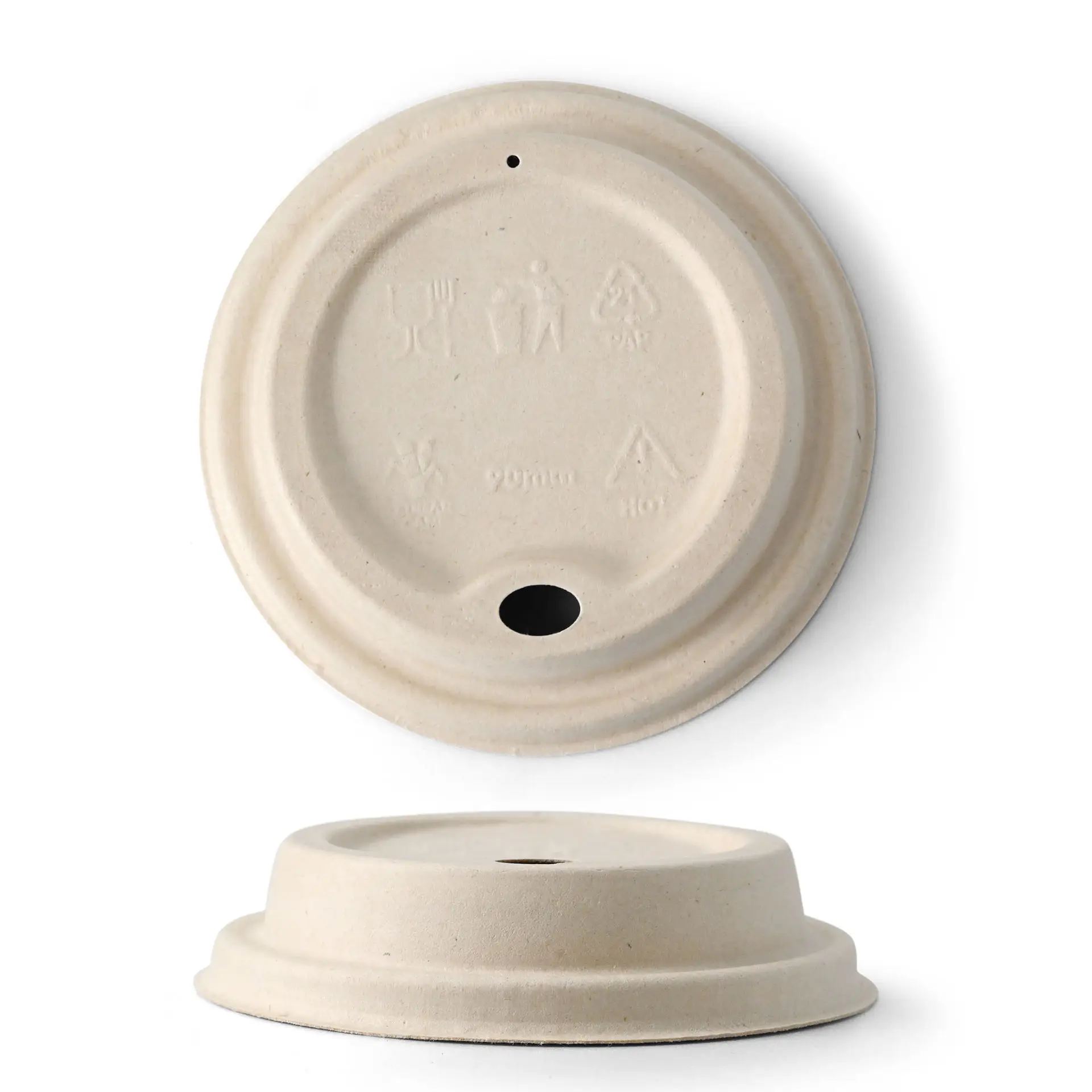 Brauner Zuckerrübendeckel für Pappbecher, 90 mm Durchmesser, mit Trinköffnung und Recycling-Symbolen.