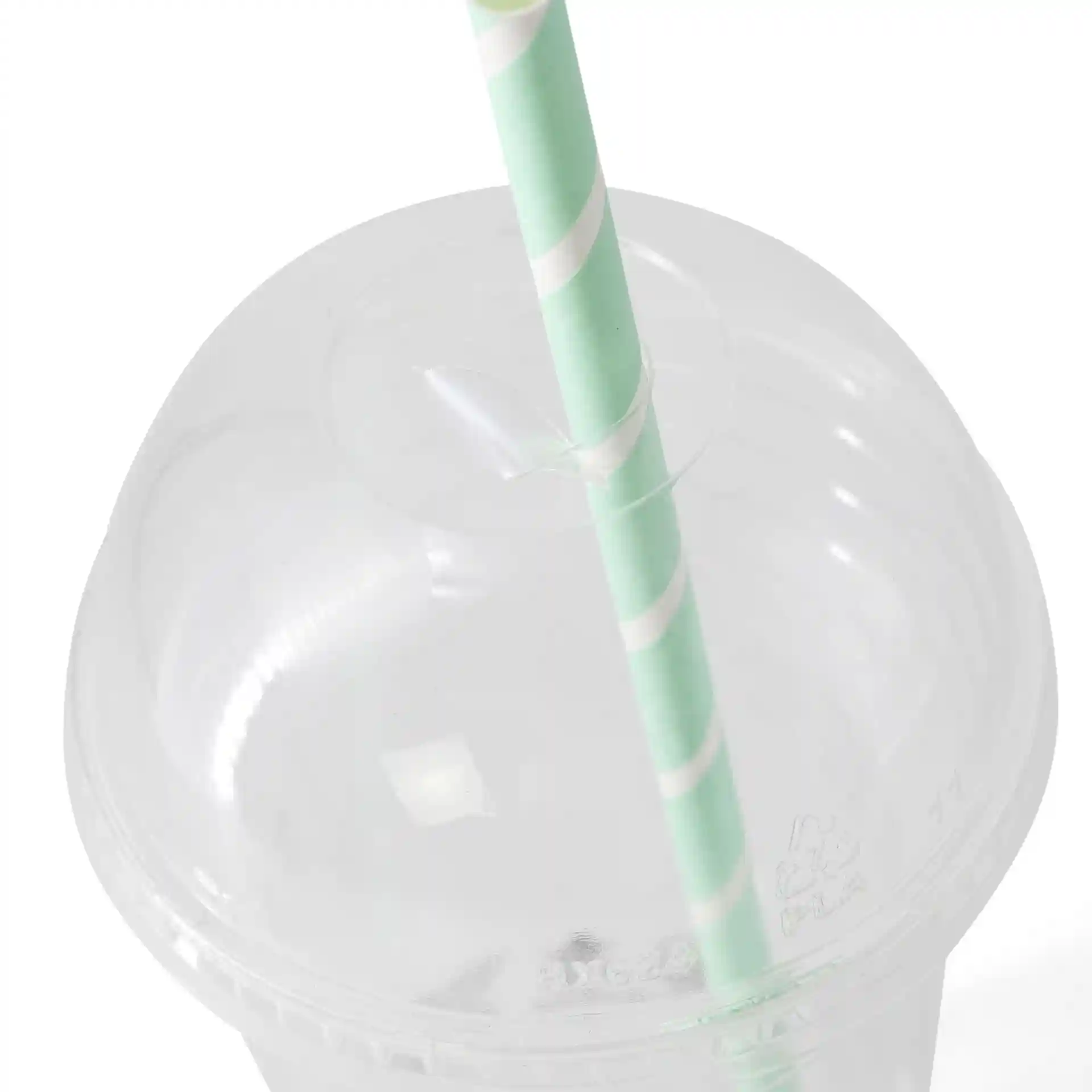 Clear dome lid with a straw hole, measuring 95 mm in diameter, with a green and white striped straw inserted.