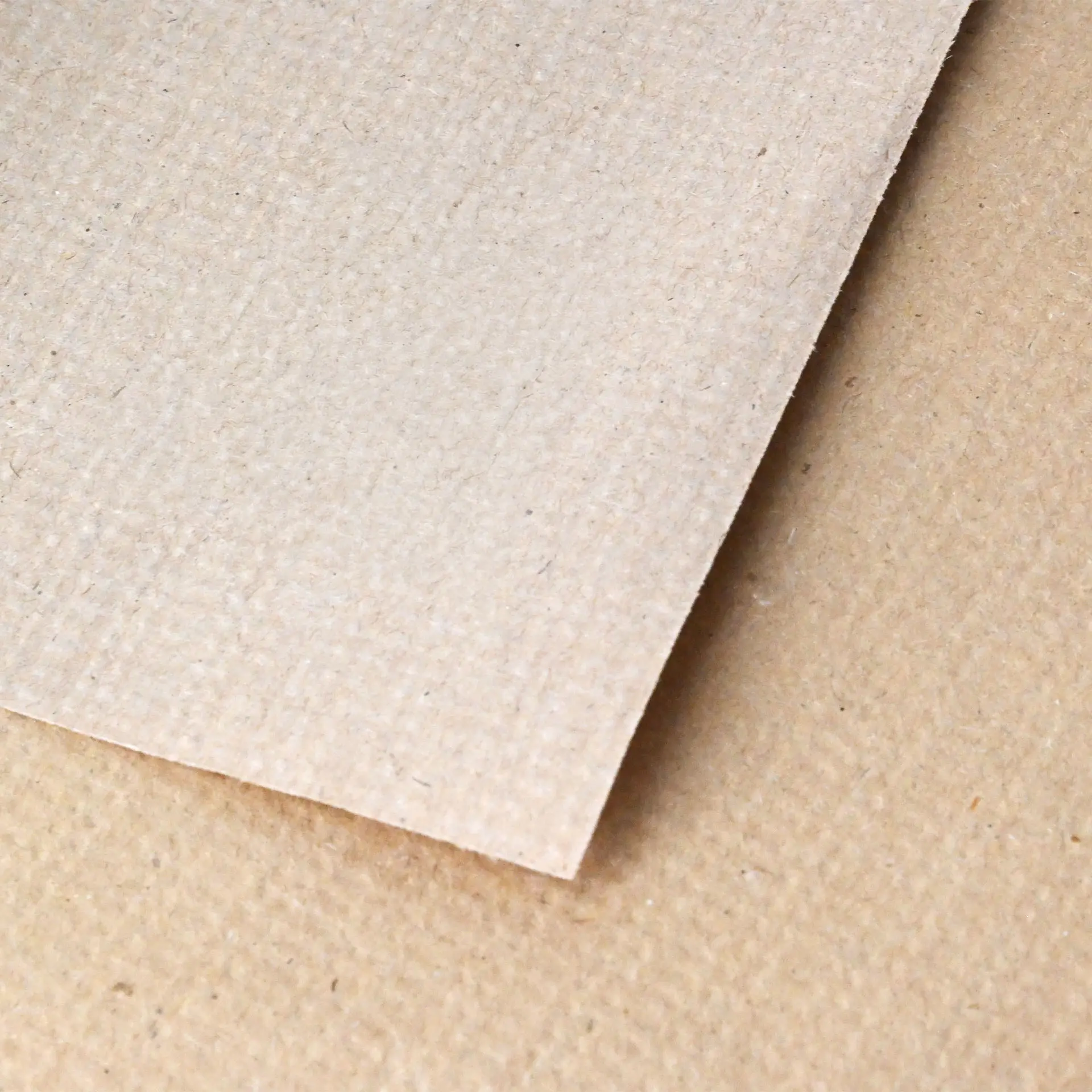 Label with a recycling symbol and text stating "100% Recycled" on unbleached rPaper placemat.